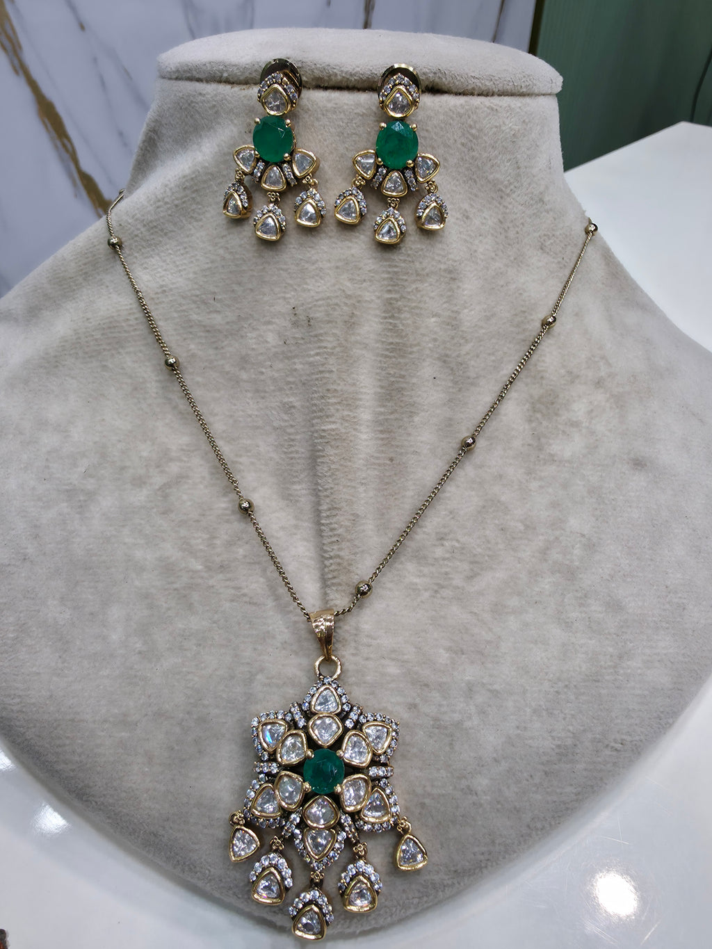 Shagna Doublet Moissanite Pendant Set- Emerald