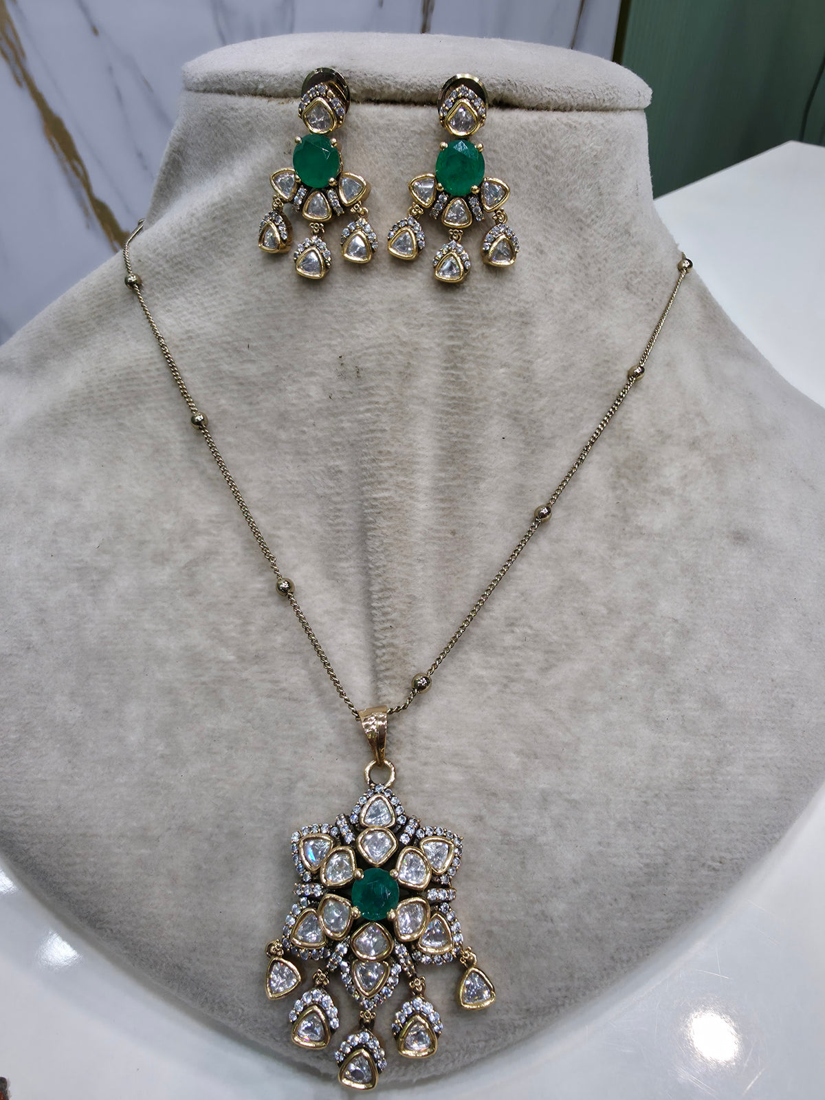 Shagna Doublet Moissanite Pendant Set- Emerald