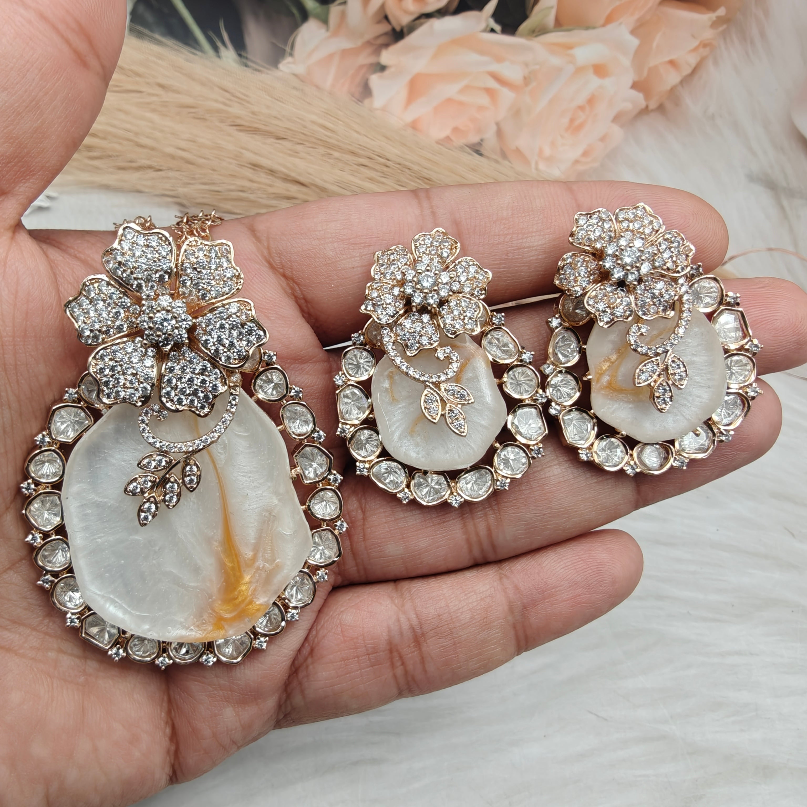 Mother of Pearl Nidah Pendant Set- Clear White