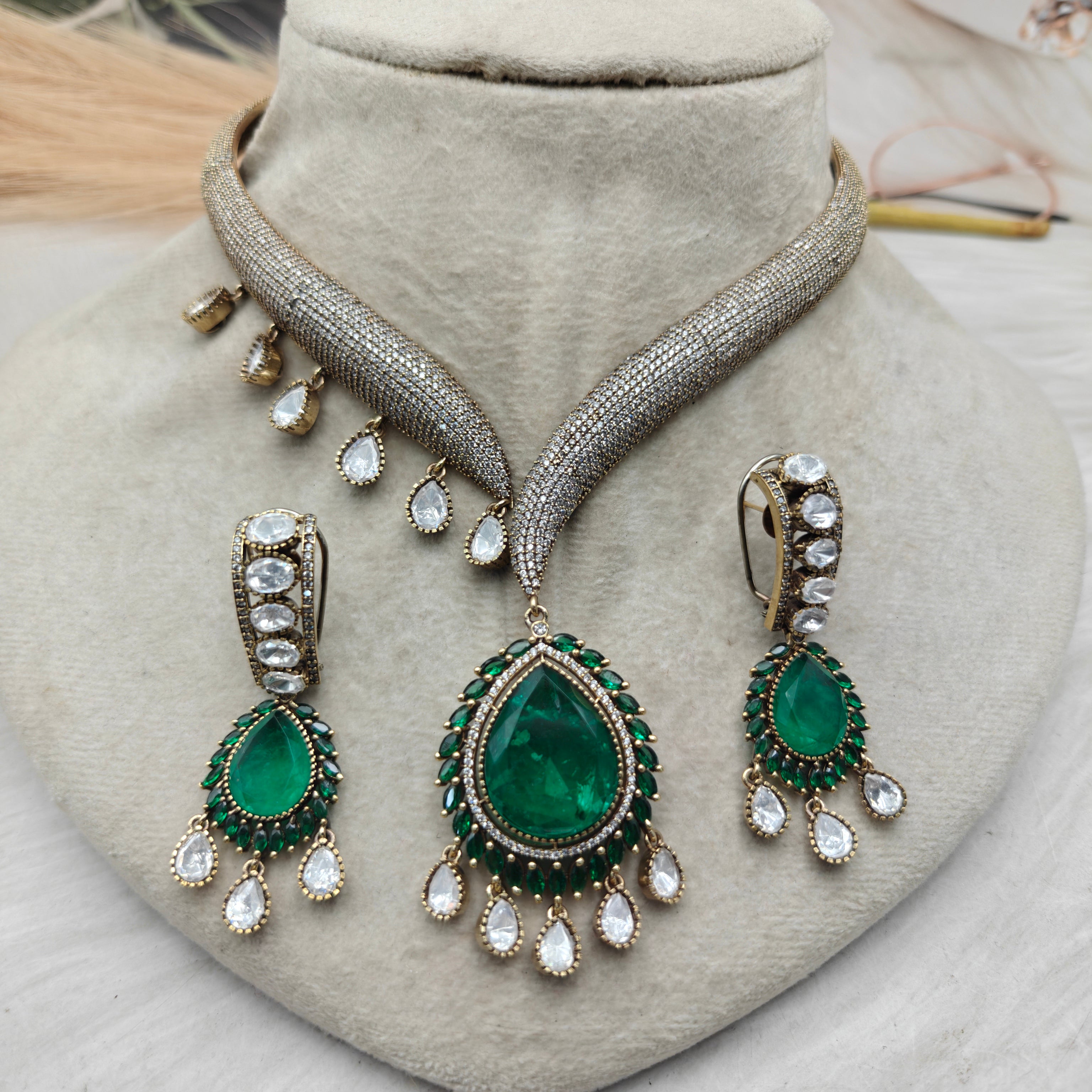 Koena Doublet Hasli Necklace Set- Emerald Green