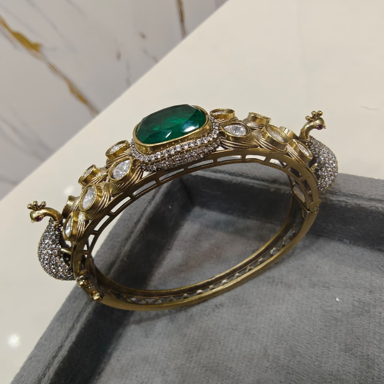 Kalapi Doublet Openable Bracelet- Emerald Green