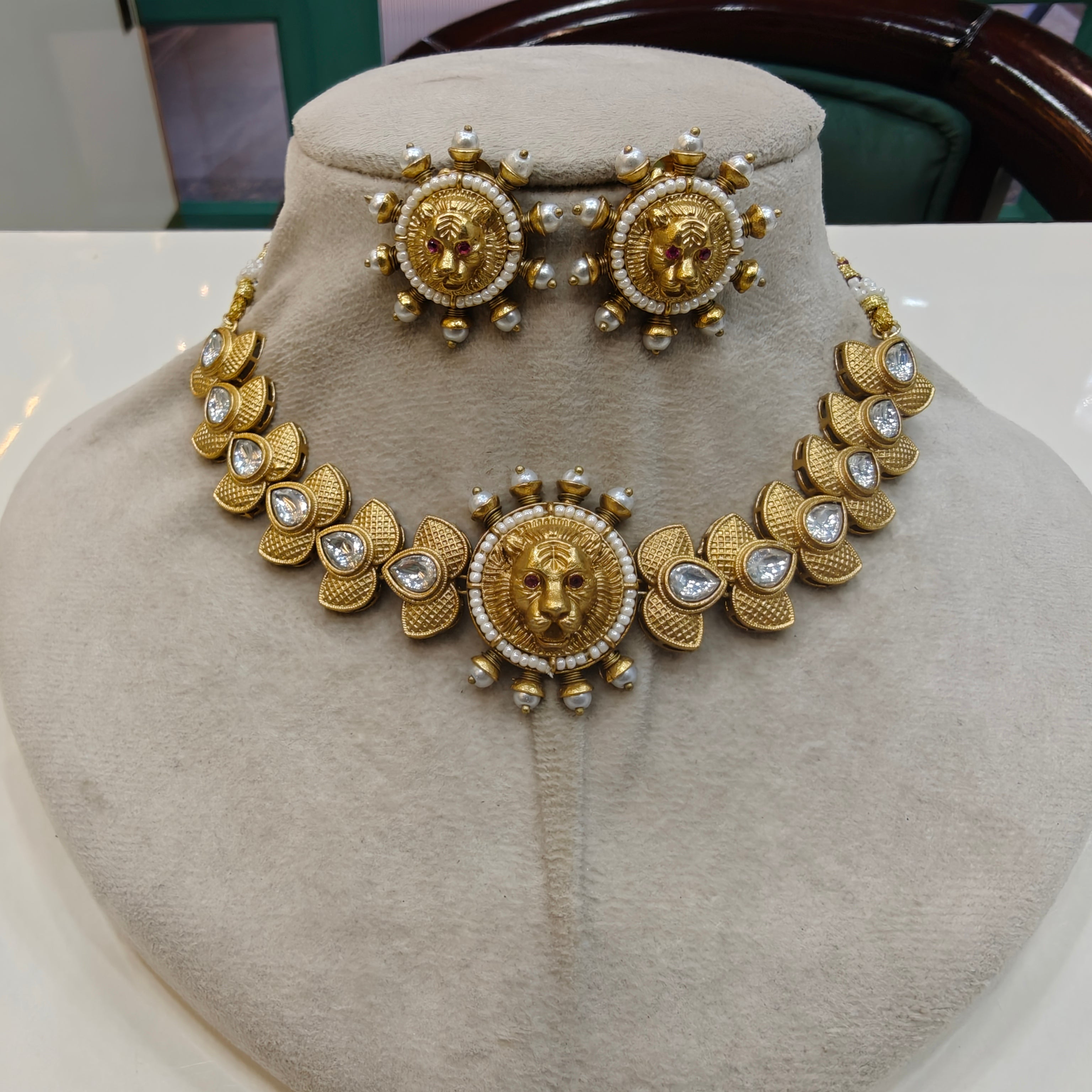 Bagh Sleek Choker Set- White