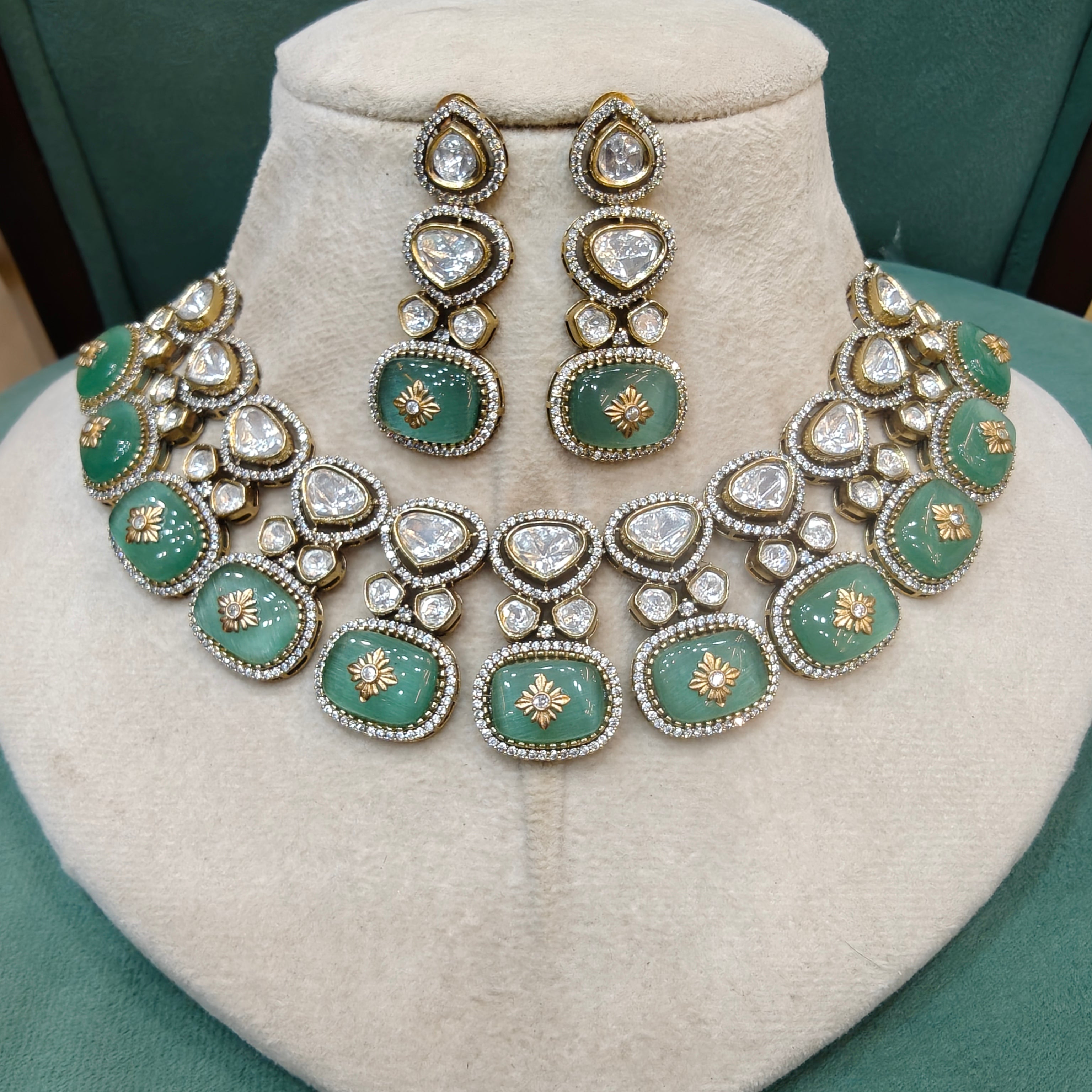 Amanat Pota Stone Necklace Set- Mint