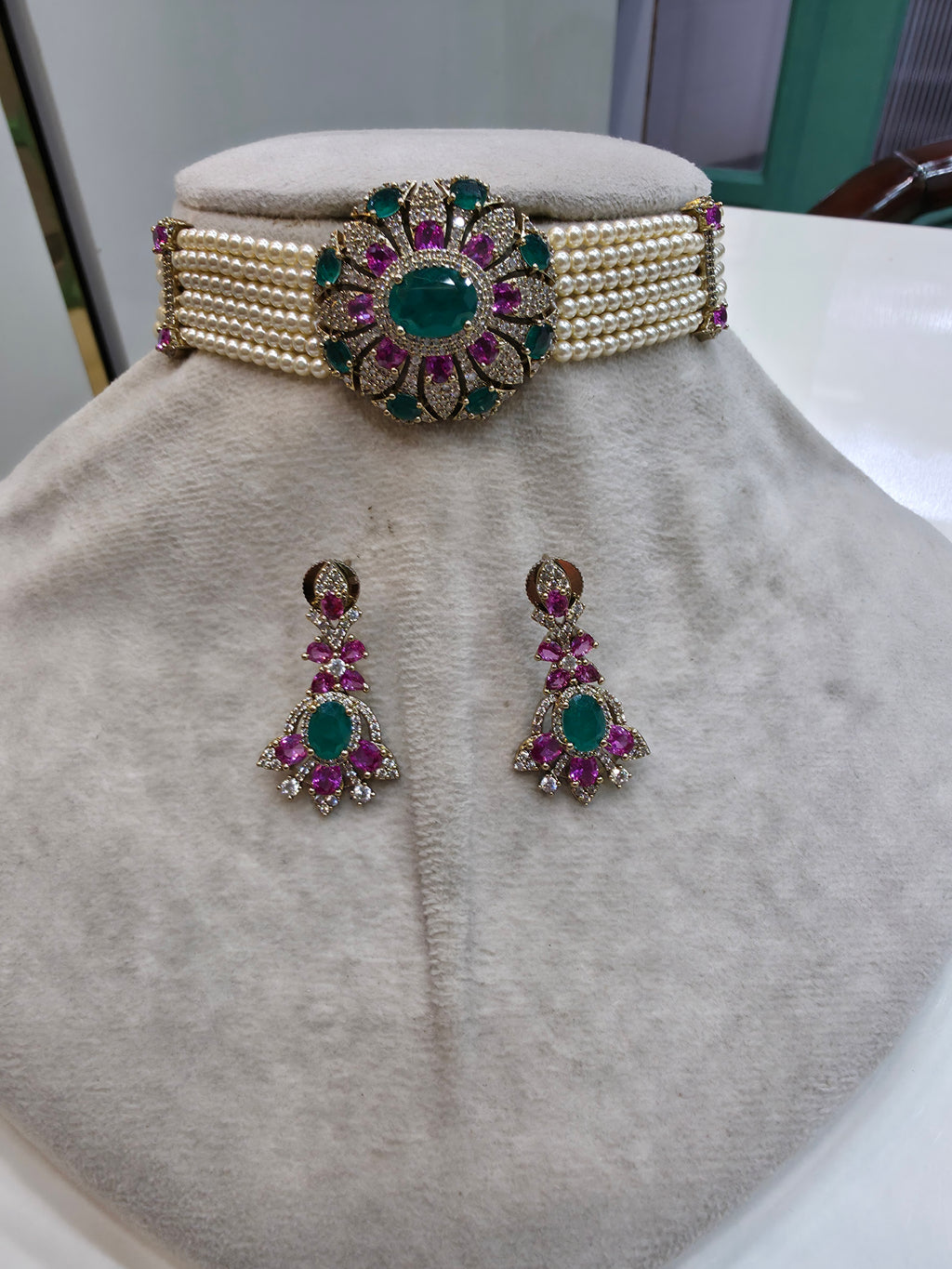 Damini Hazoori Doublet Choker Necklace Set- Emerald Pink