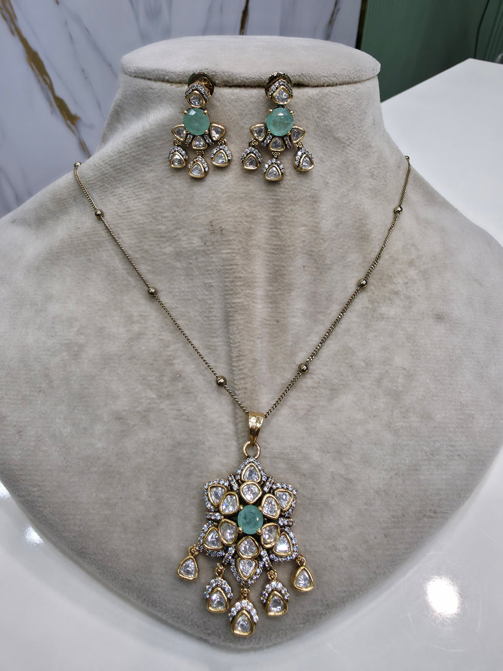 Shagna Doublet Moissanite Pendant Set- Mint