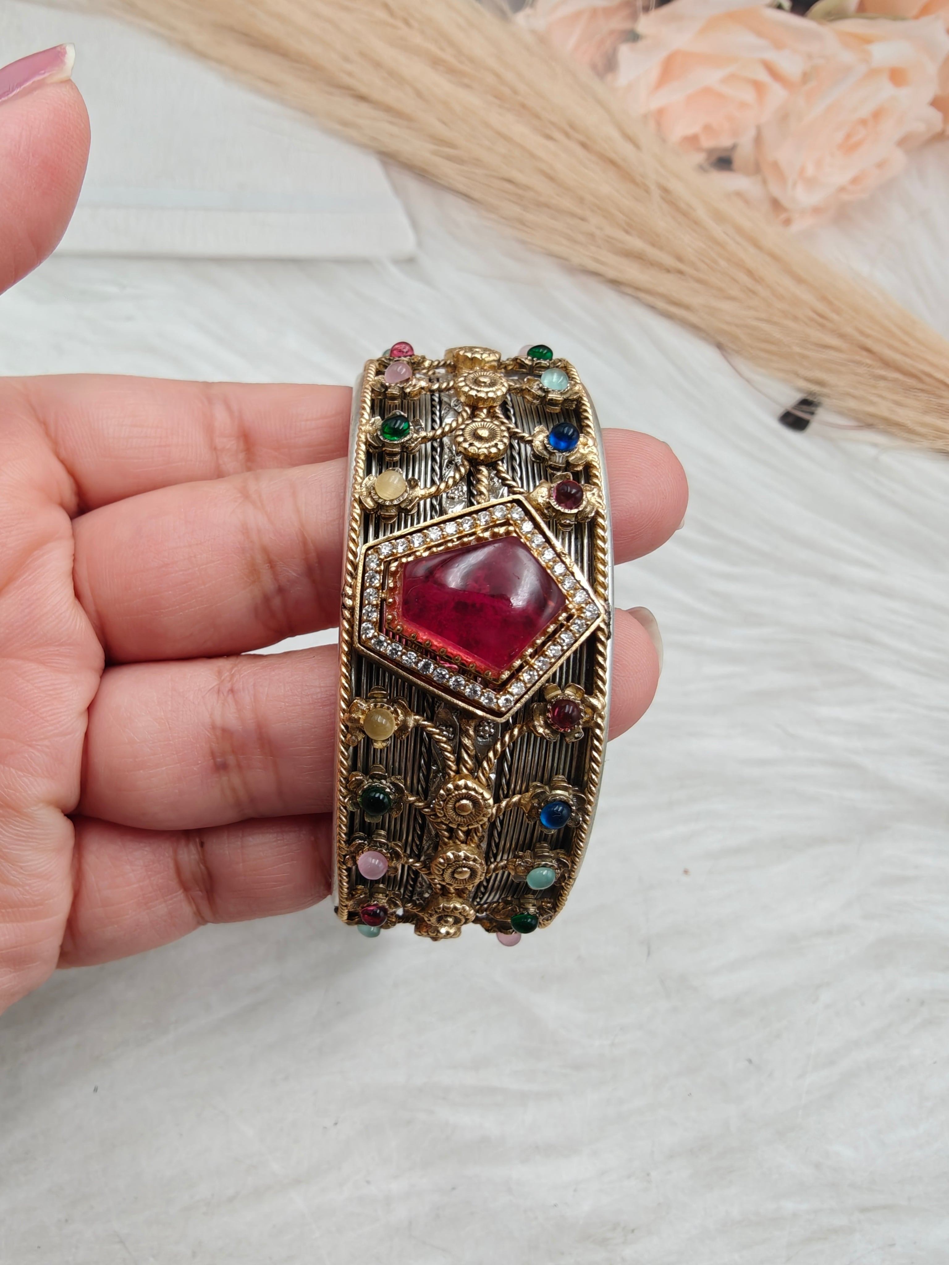 Meenakshi Dual Tone Handcrafted Doublet Handcuff- Maroon Red