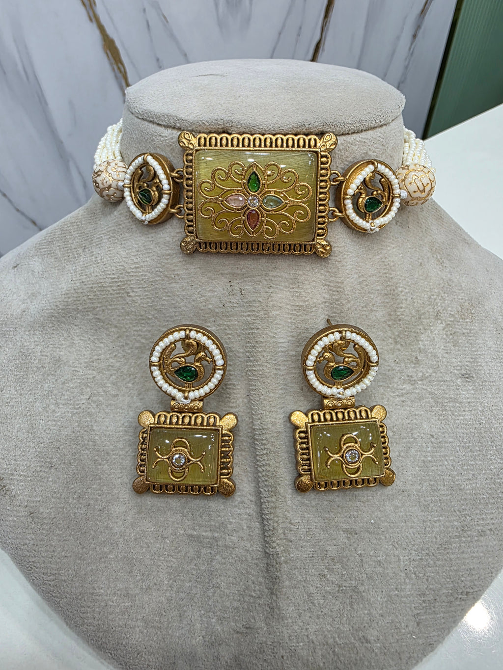 Aditi Holdali Choker Set- Yellow