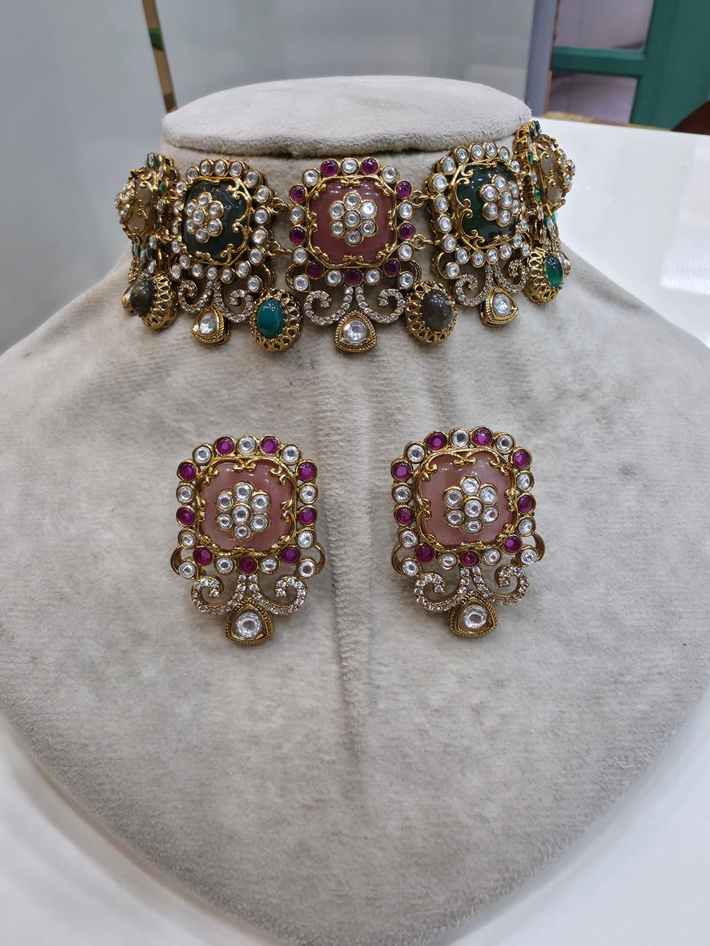 Emari Sabya Heritage Inspired Choker Necklace Set- Multi