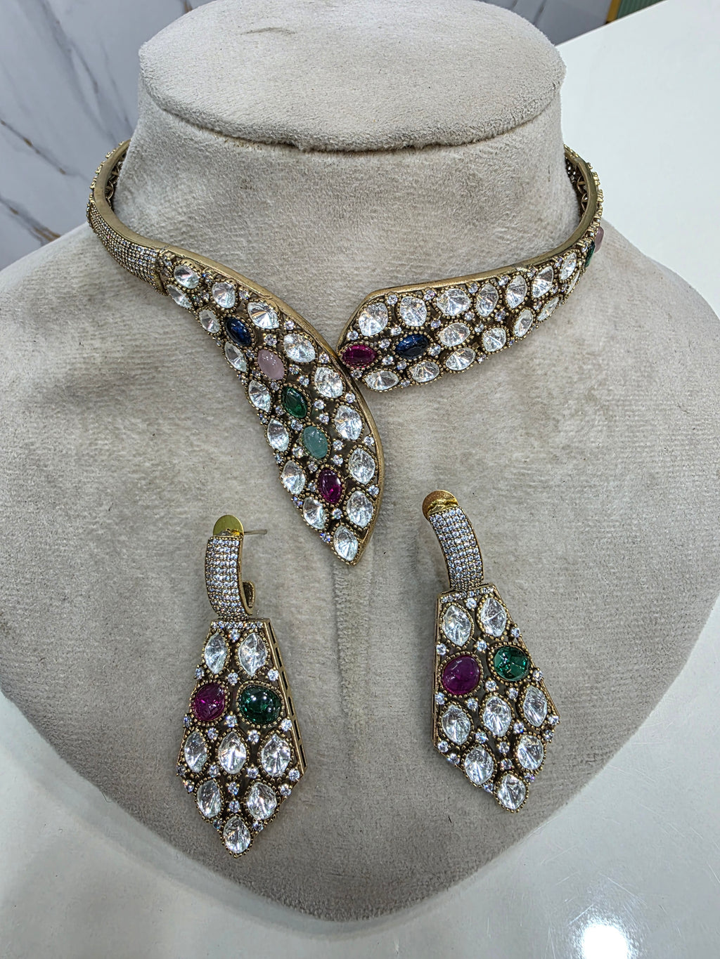 Antrika Polki Hasli Set- Multi