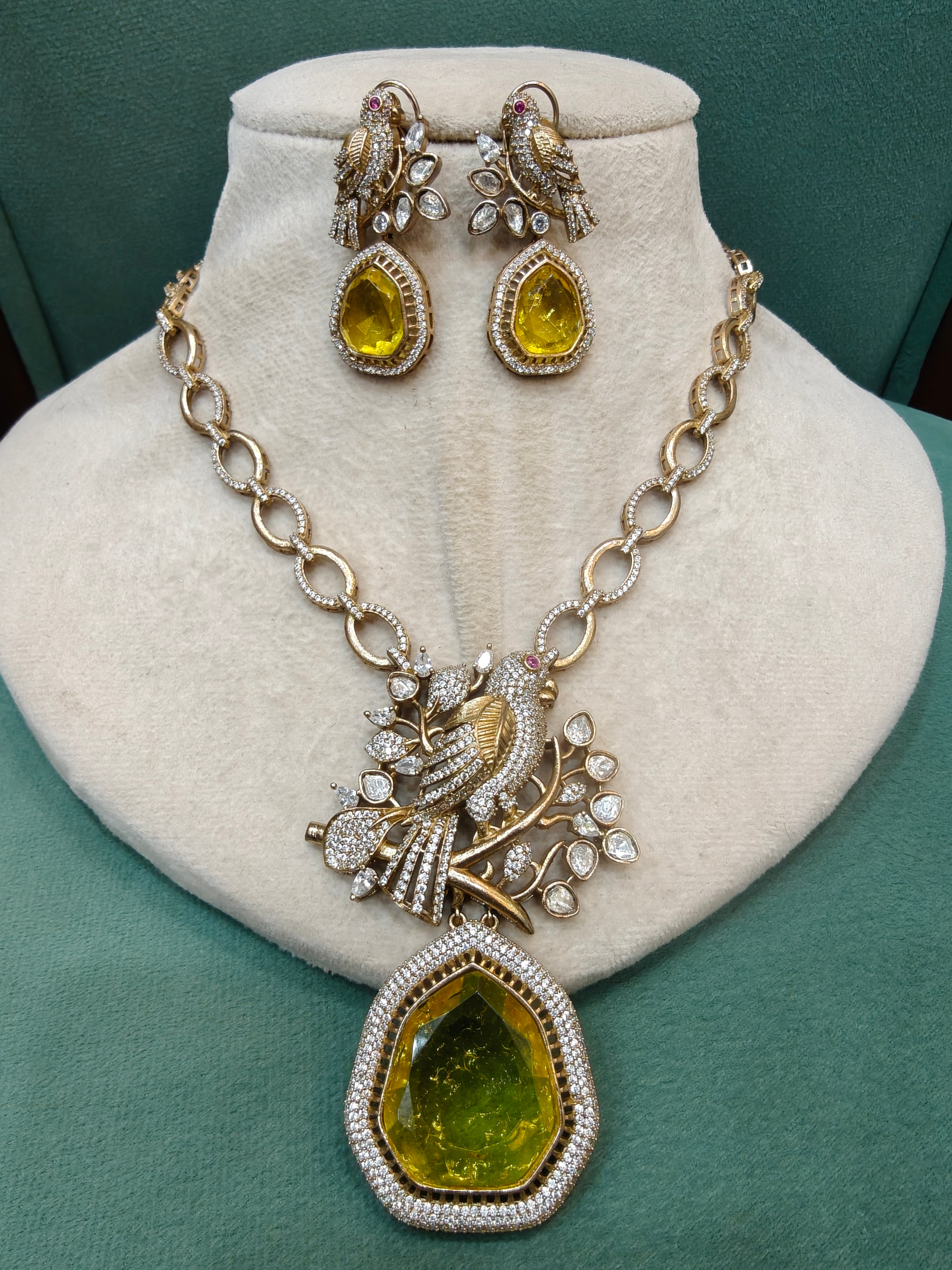 Vantara Bird Doublet Pendant Style Necklace Set- Yellow Citrine