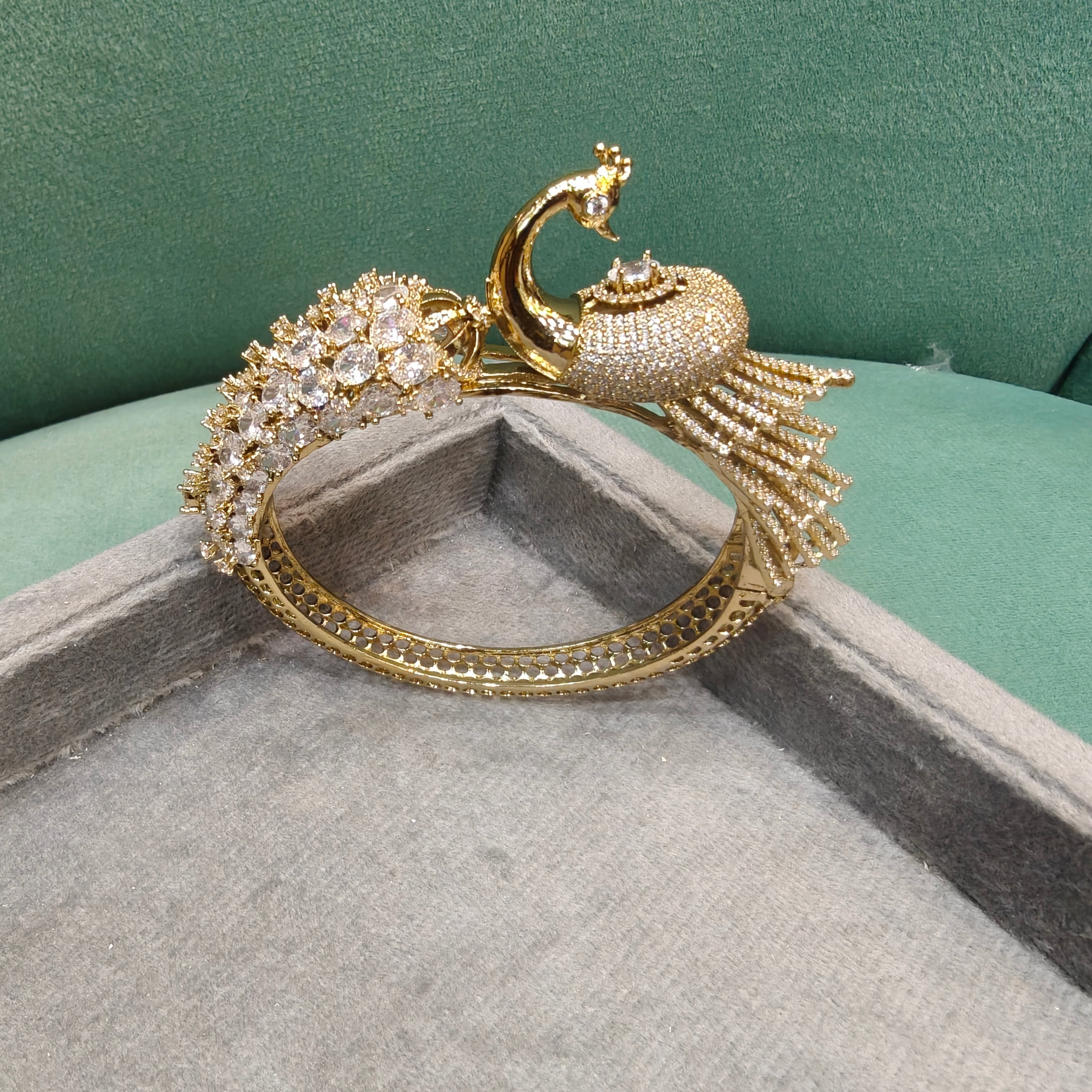Mayura 3D Layer Openable Bracelet- White