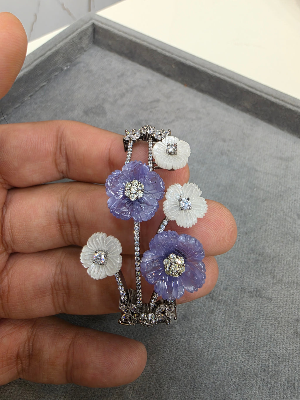 Floria carving stone openable bracelet- Purple white