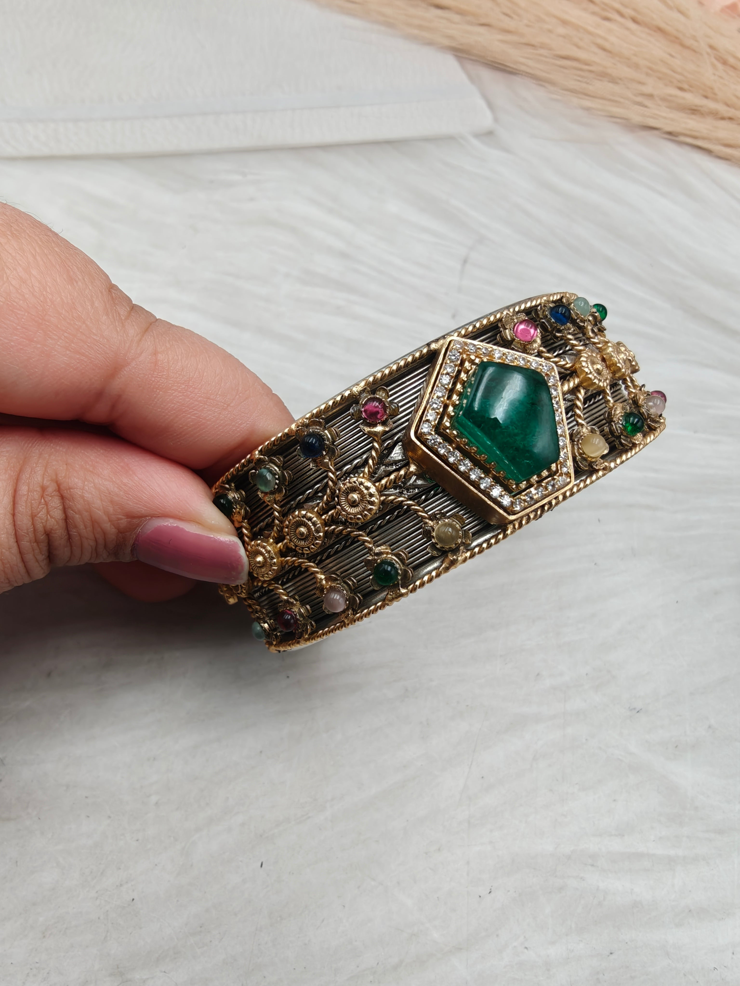 Meenakshi Dual Tone Handcrafted Doublet Handcuff- Emerald