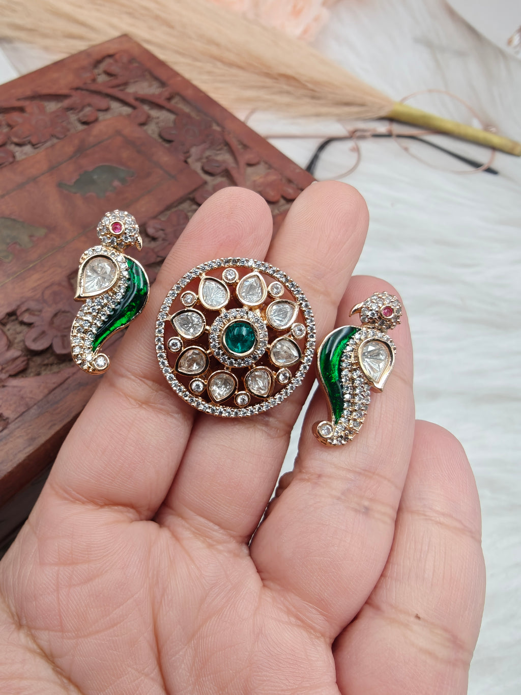 Lavya Bird Moissanite Double Finger Ring - Green