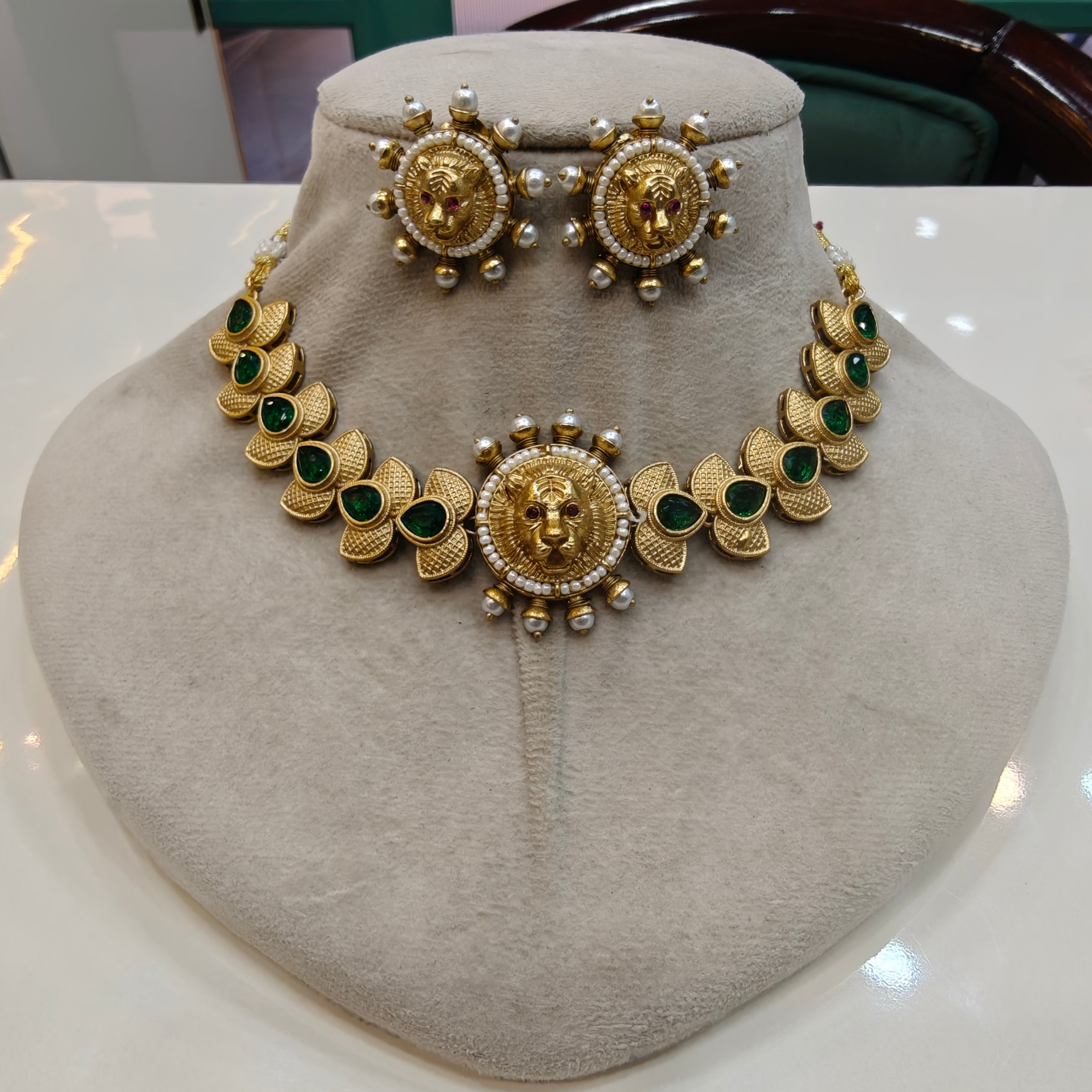 Bagh Sleek Choker Set-  Green