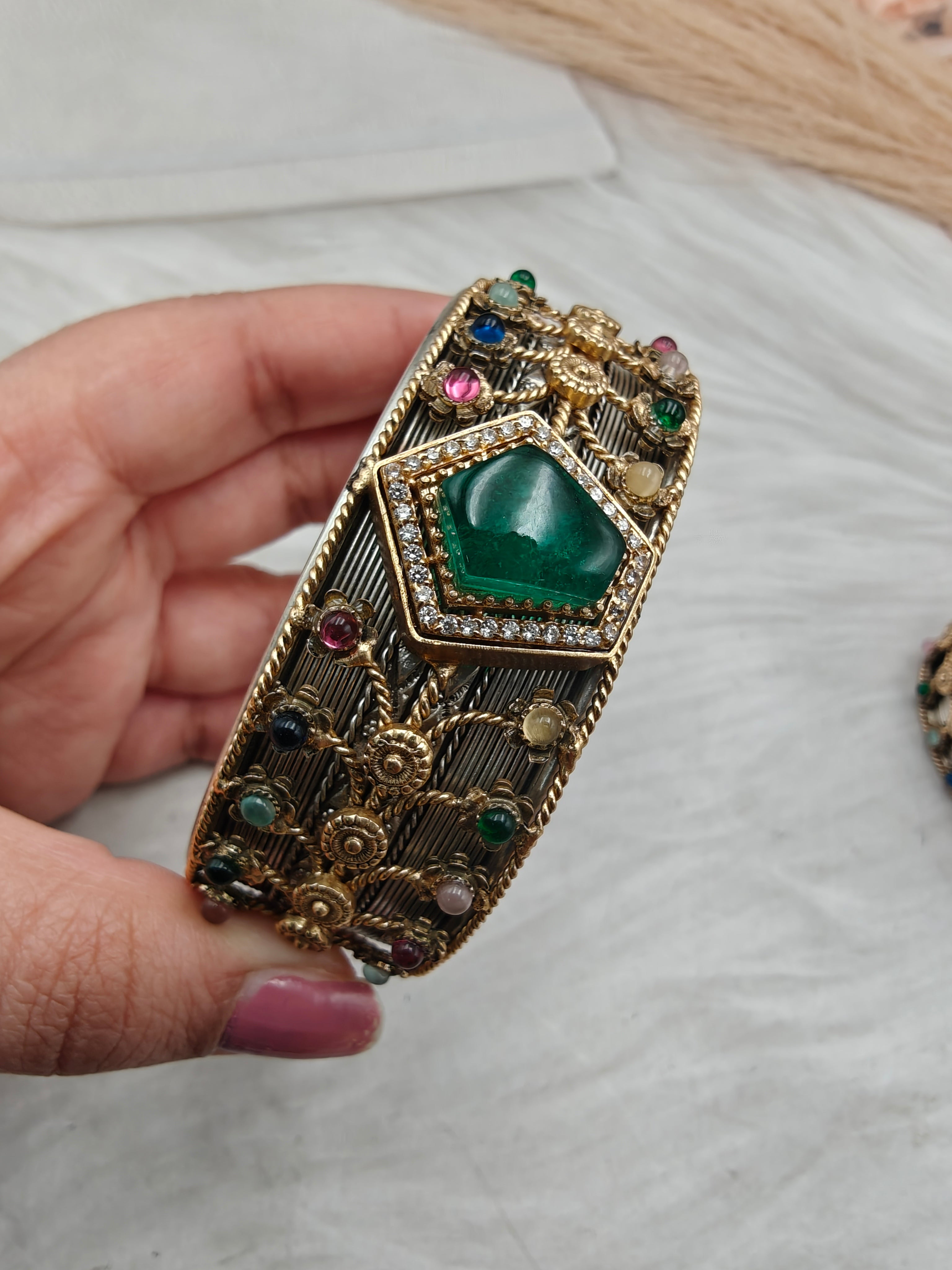 Meenakshi Dual Tone Handcrafted Doublet Handcuff- Emerald