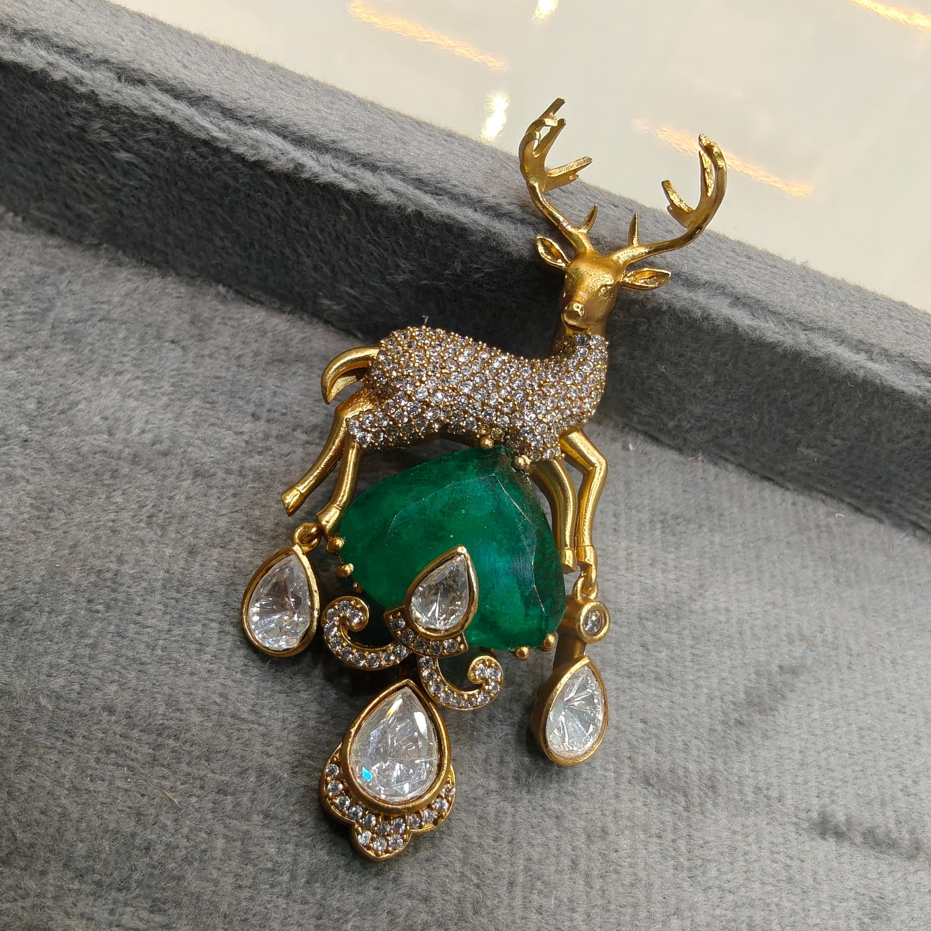 Deer Doublet Stone Unisex Brooch- Emerald