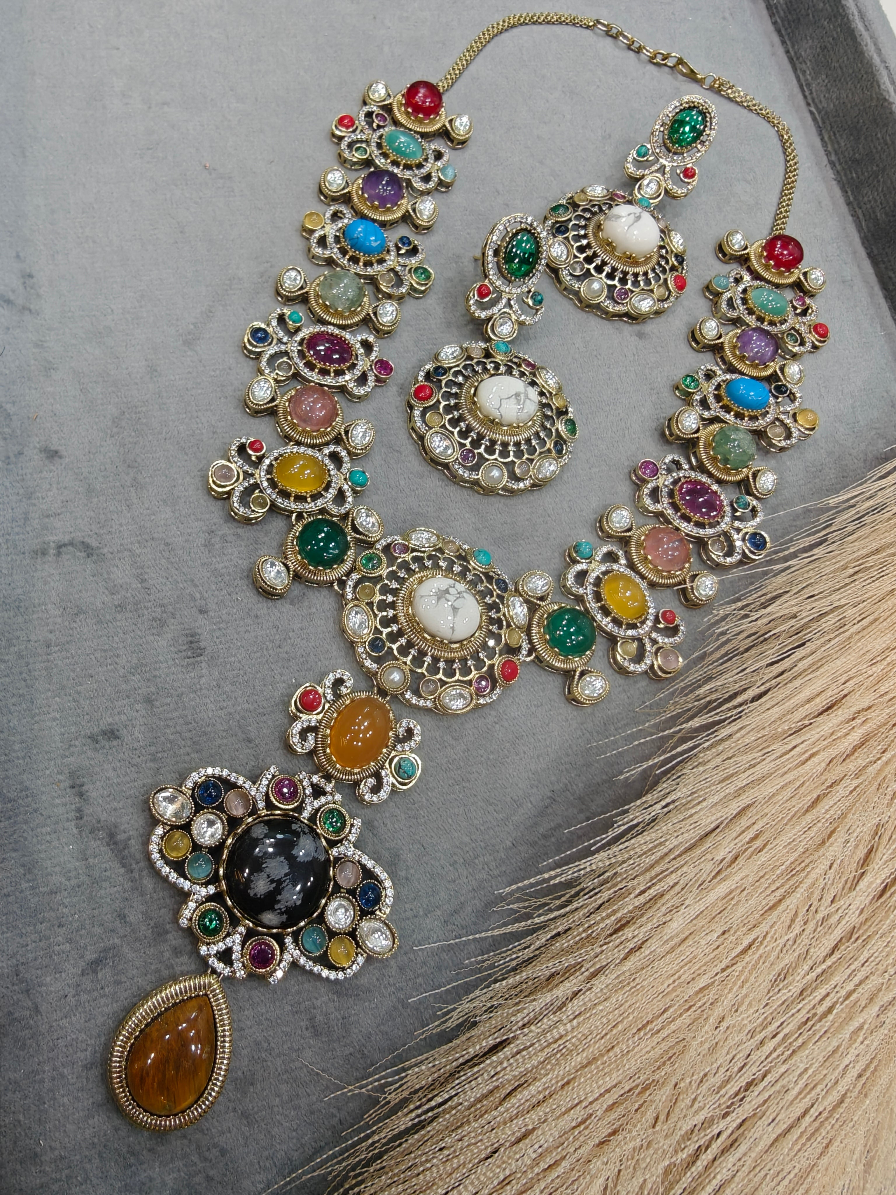 Vaibhavi Sabya Inspired Quartz Doublet Necklace Set- White Black Multi