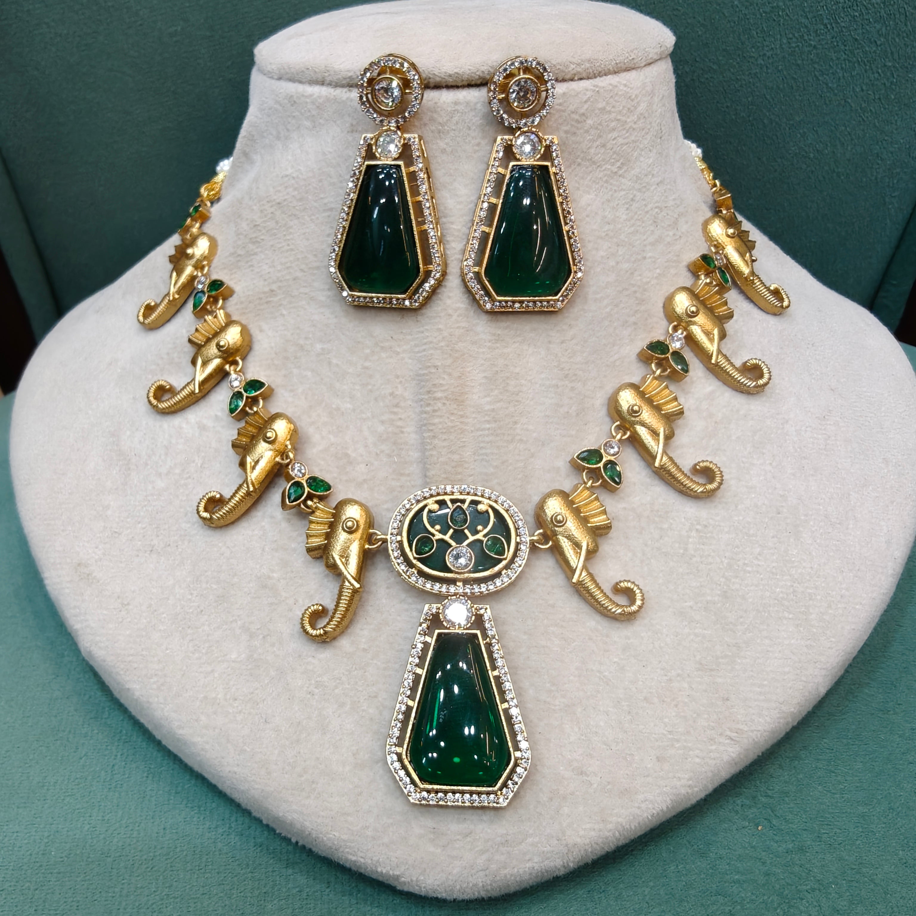 Gajraj Holdali Necklace Set- Green