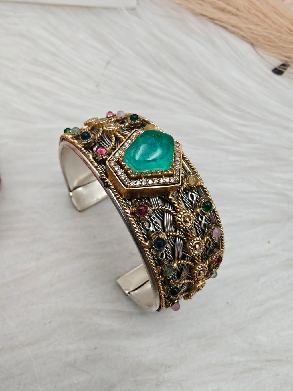 Meenakshi Dual Tone Handcrafted Doublet Handcuff- Mint