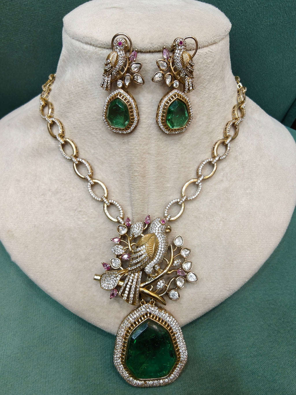 Vantara Bird Doublet Pendant Style Necklace Set- Mint