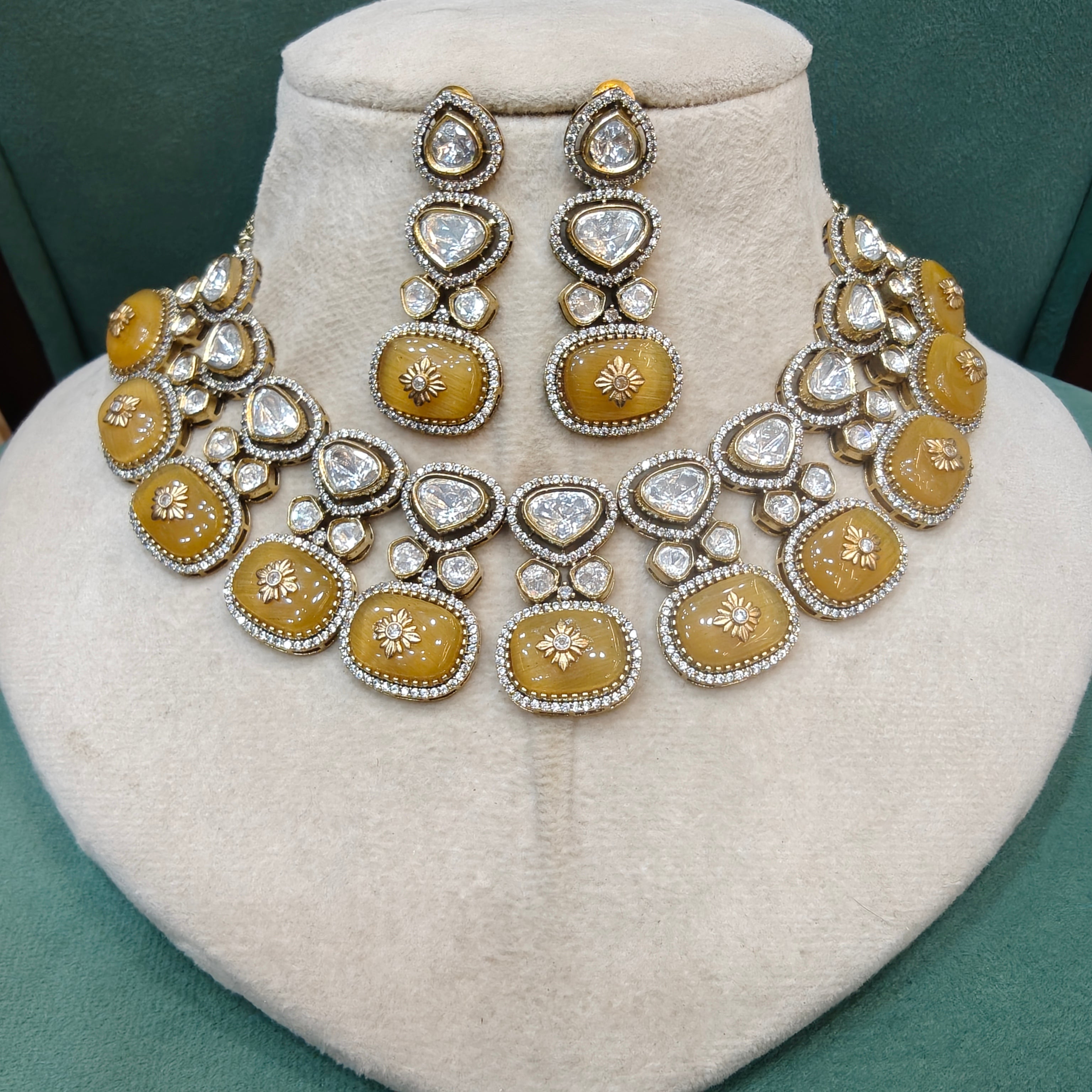 Amanat Pota Stone Necklace Set- Yellow