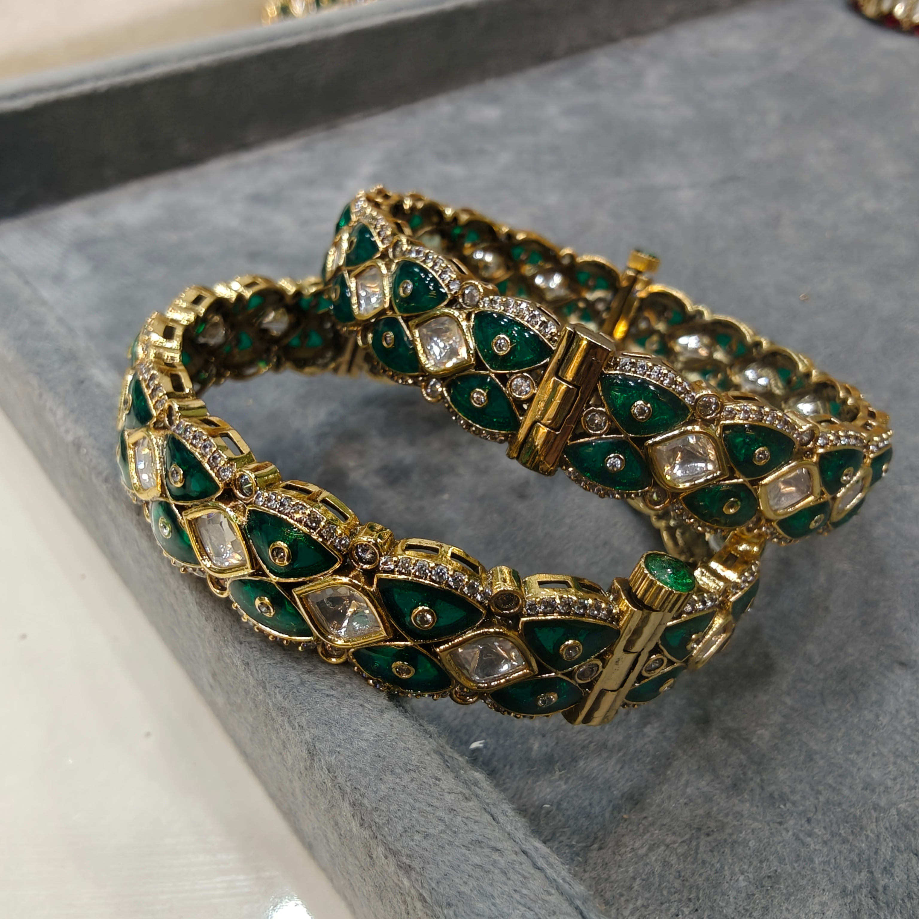 Sharvie epoxy openable Bangle- Green