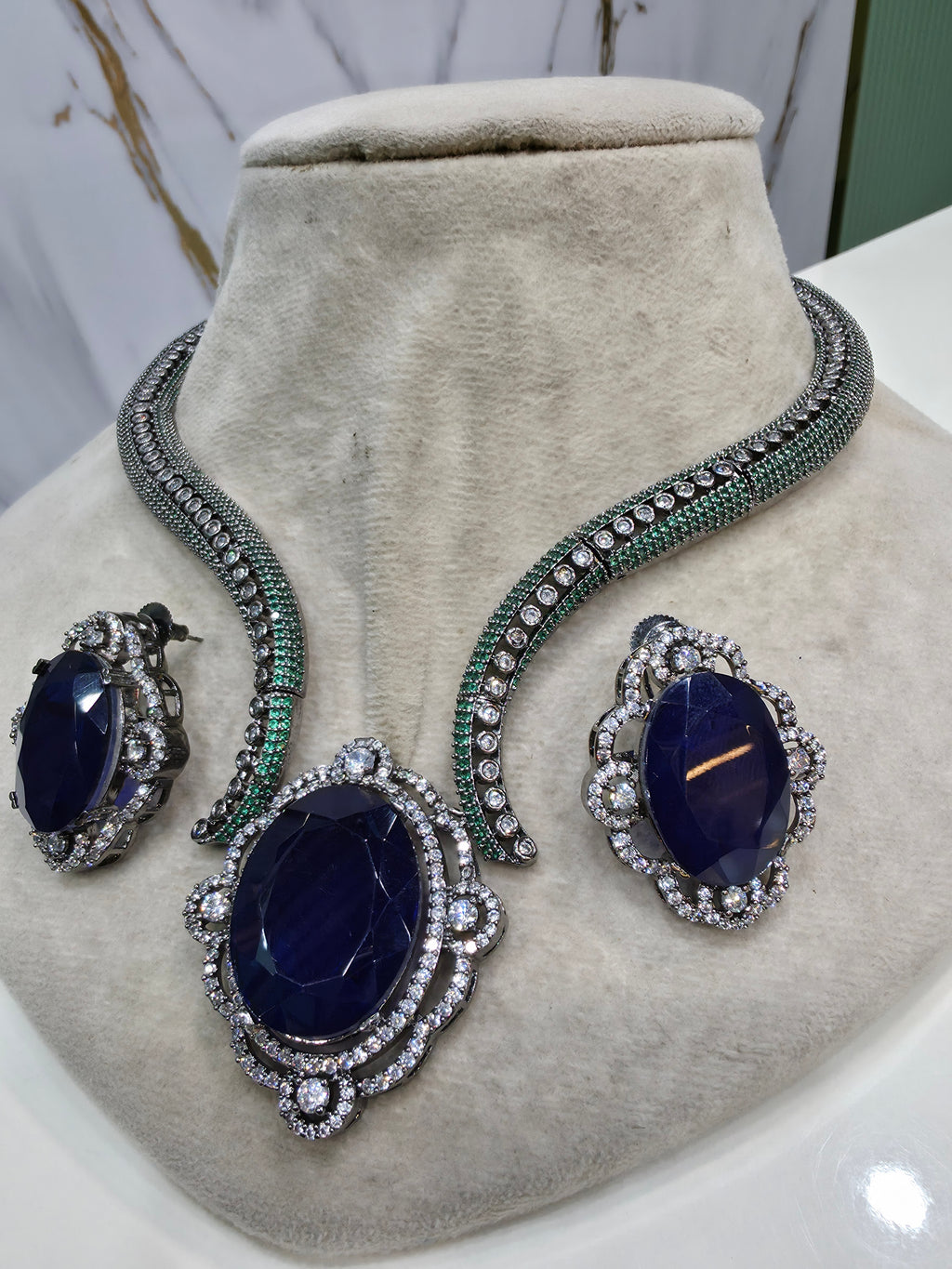 Neelamara Royal Midnight Bkue Necklace Set