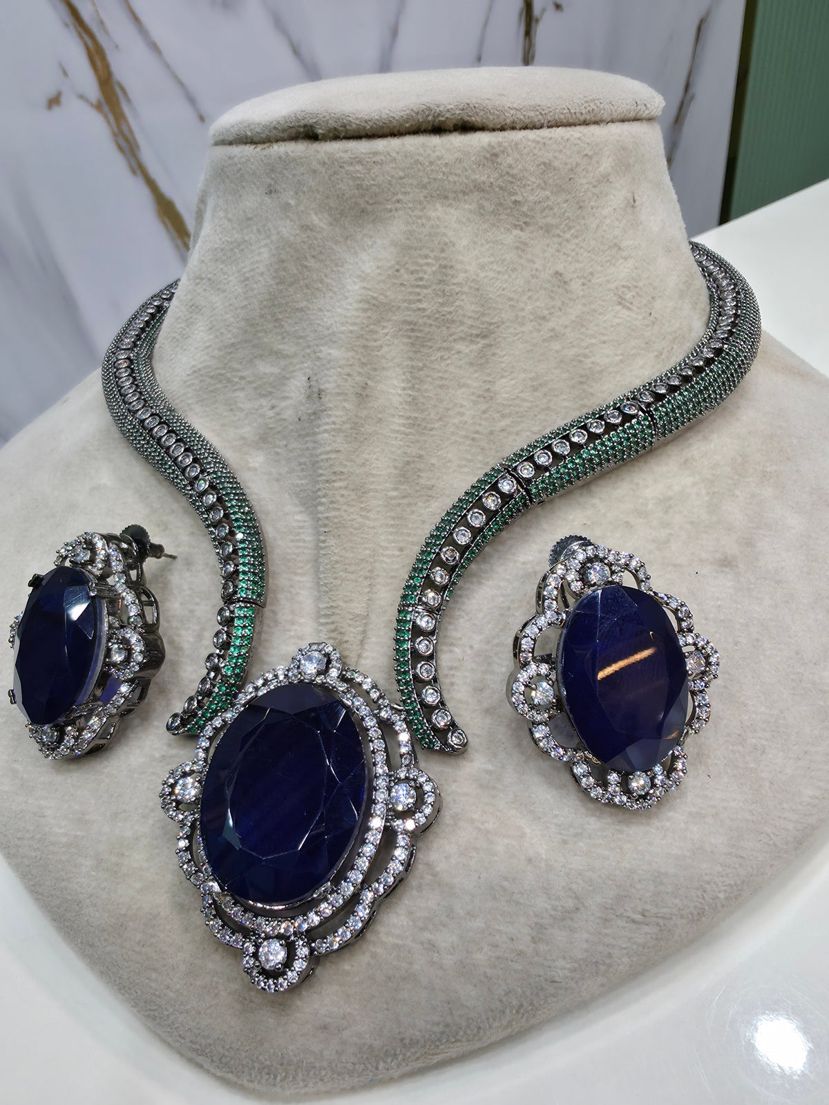 Neelamara Royal Midnight Bkue Necklace Set