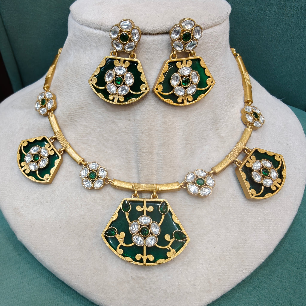 Neelanjana Holdali Necklace Set- Green