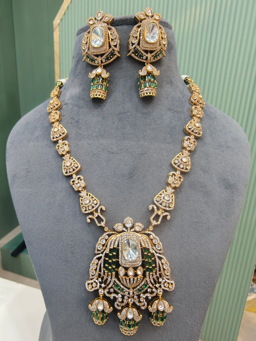 Athiya Statement Heritage Necklace Set- Emerald Green