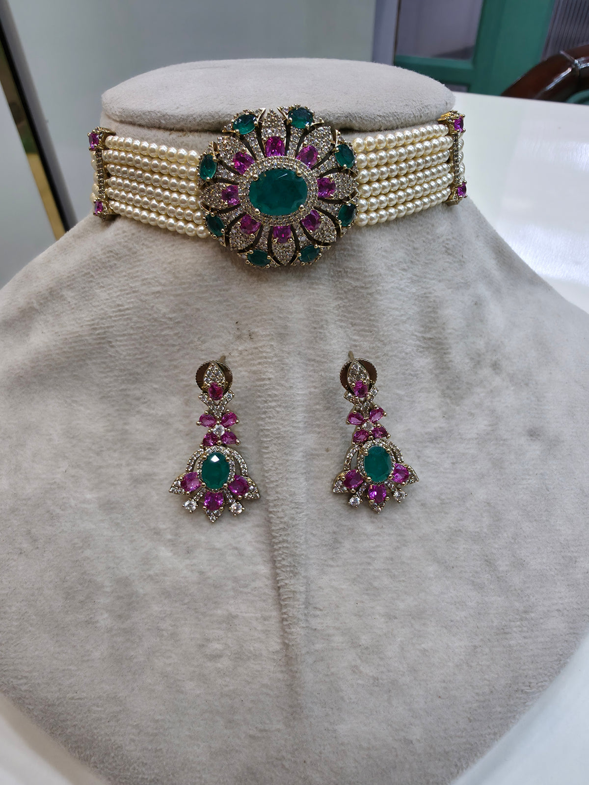 Damini Hazoori Doublet Choker Necklace Set- Emerald Pink