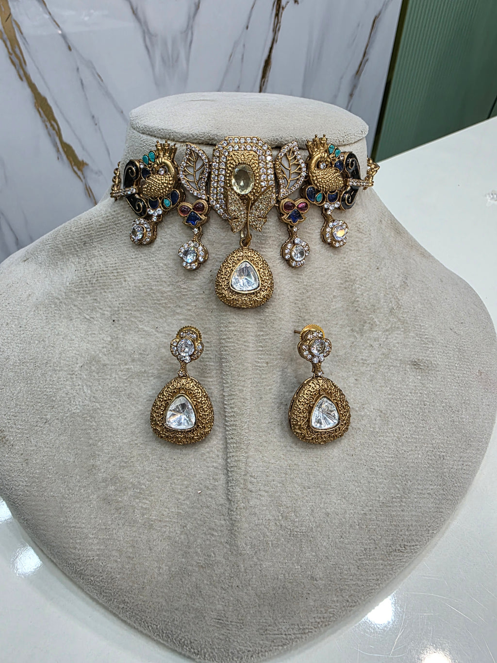 Arika Sleek Fusion Choker Set