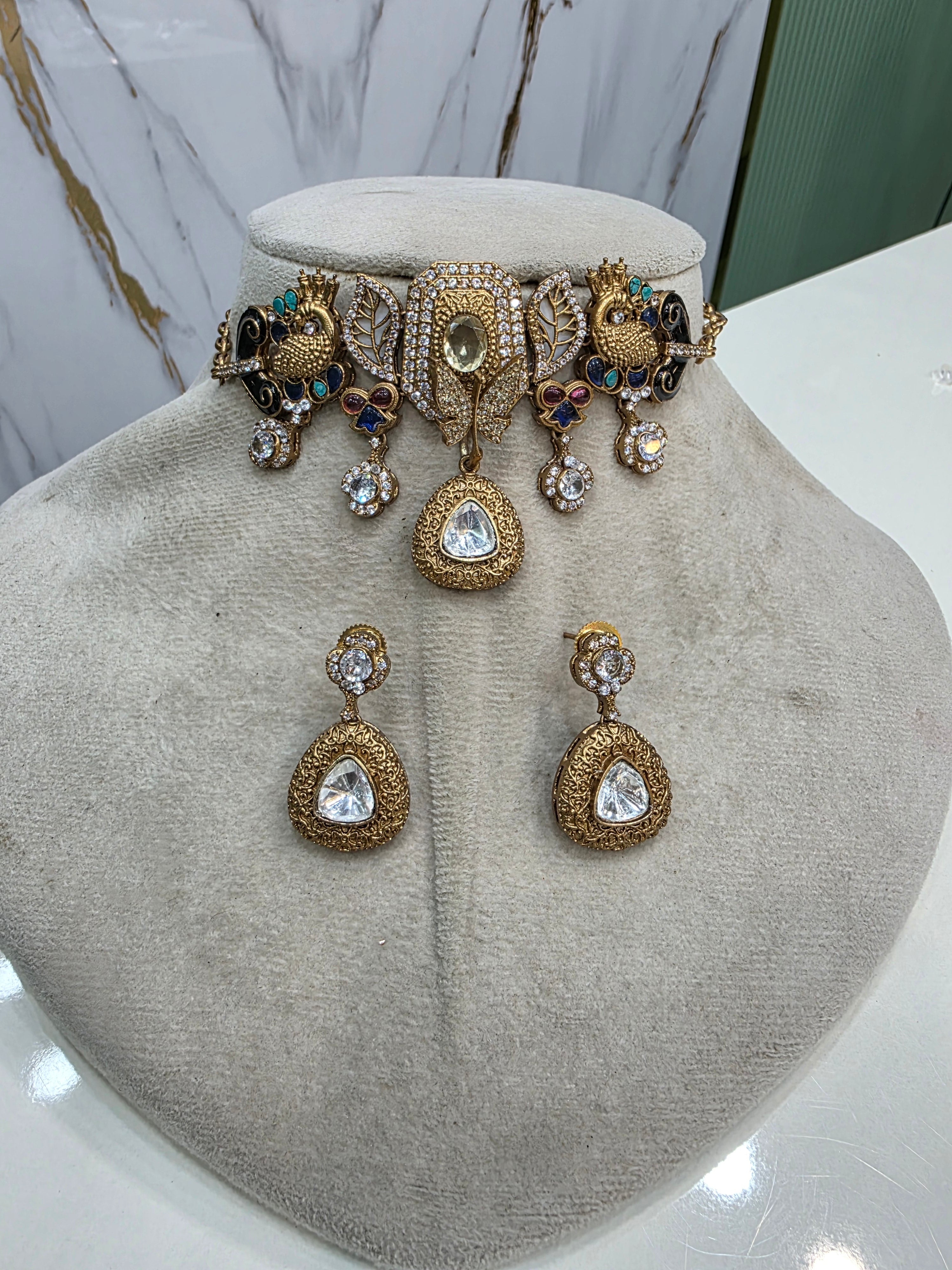 Arika Sleek Fusion Choker Set