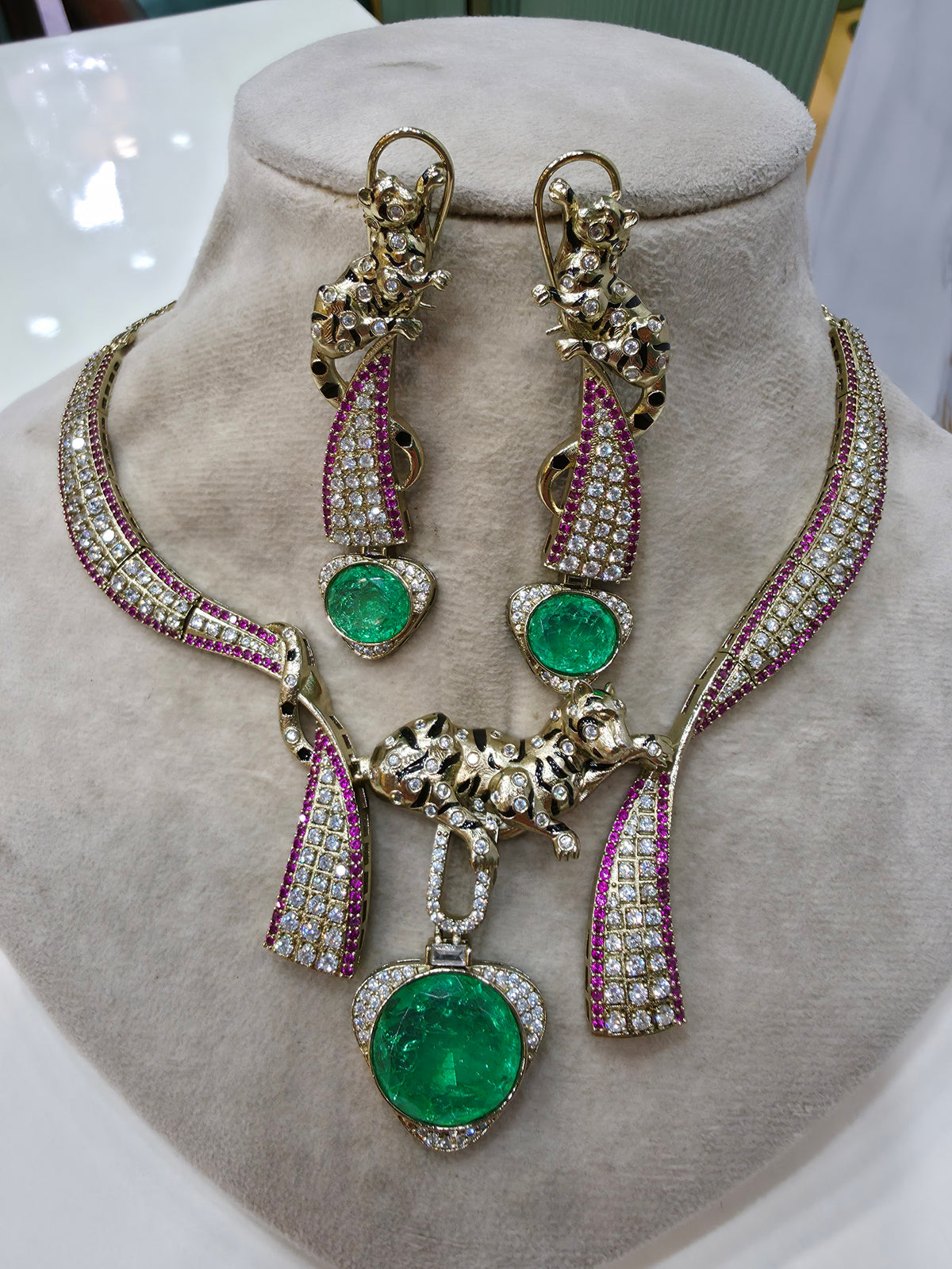 Sama Panther Designer Necklace Set- Mint Ruby Pink