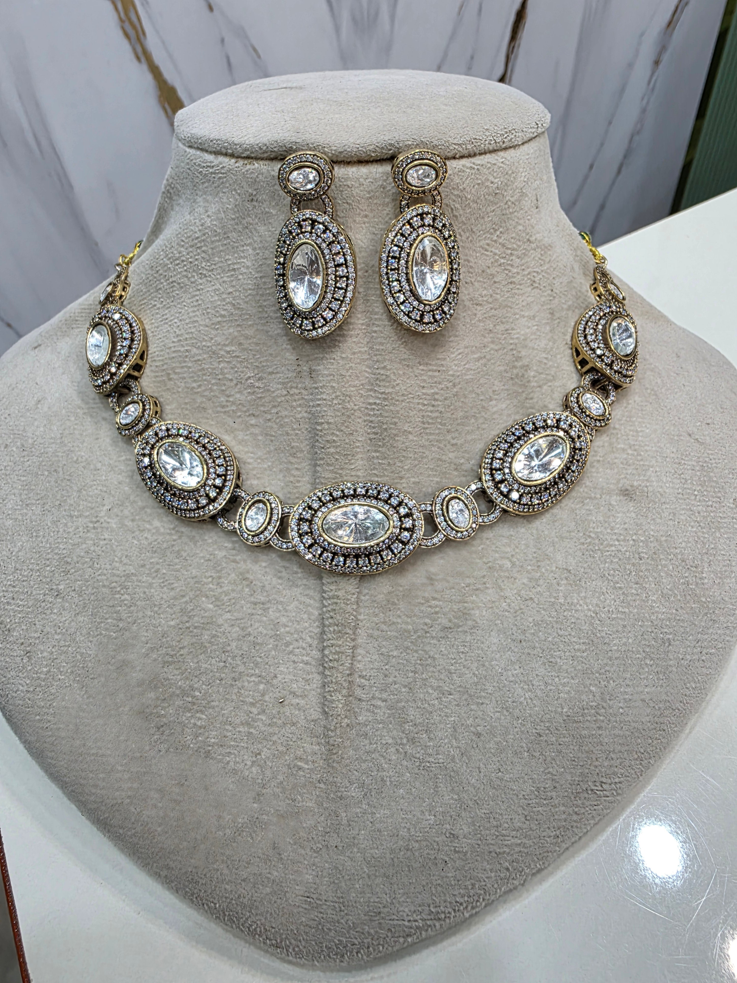 Aashi Statement Sleek Choker Necklace Set- White Neutral Polki