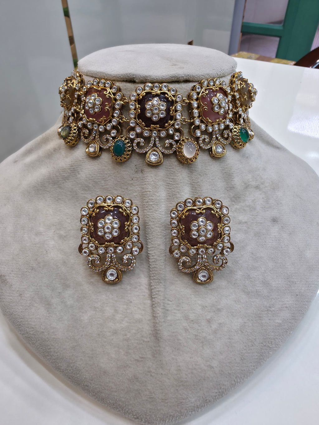 Emari Sabya Heritage Inspired Choker Necklace Set- Neutral Multi