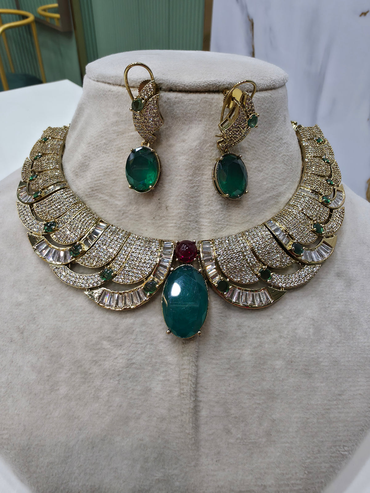 Zareen Doublet CZ Statement Necklace Set- Emerald