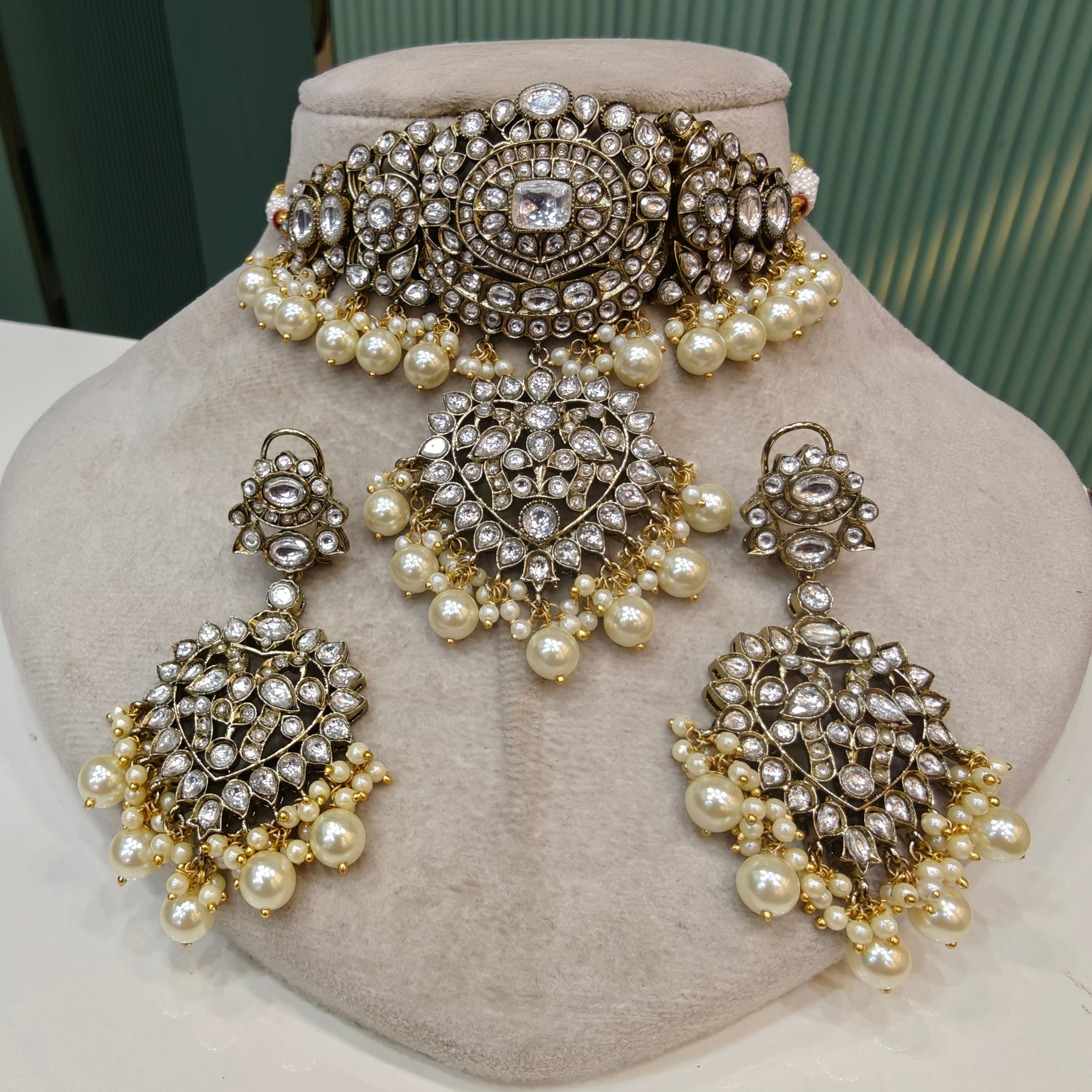 Ritara Kundan Victorian Pearl Choker Set