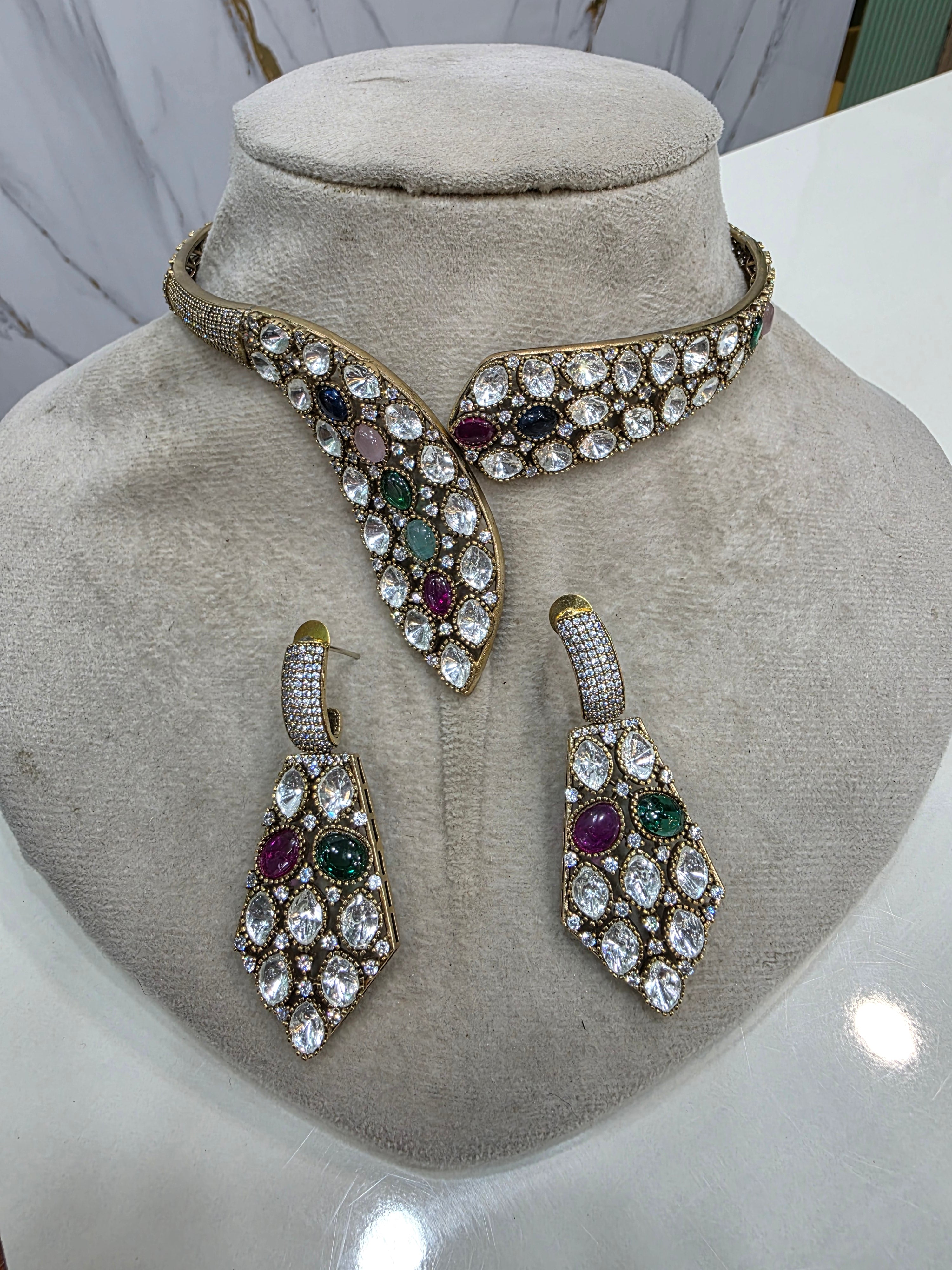Antrika Polki Hasli Set- Multi