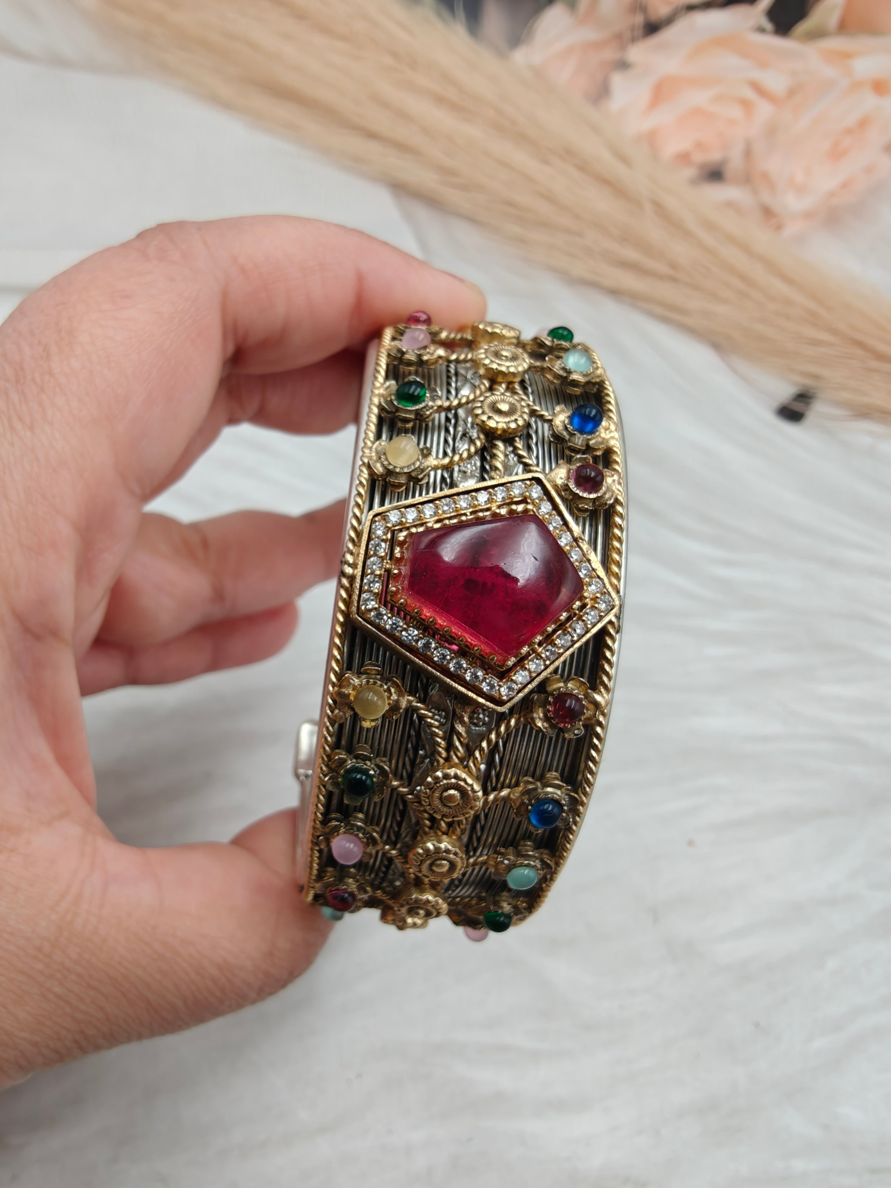 Meenakshi Dual Tone Handcrafted Doublet Handcuff- Maroon Red