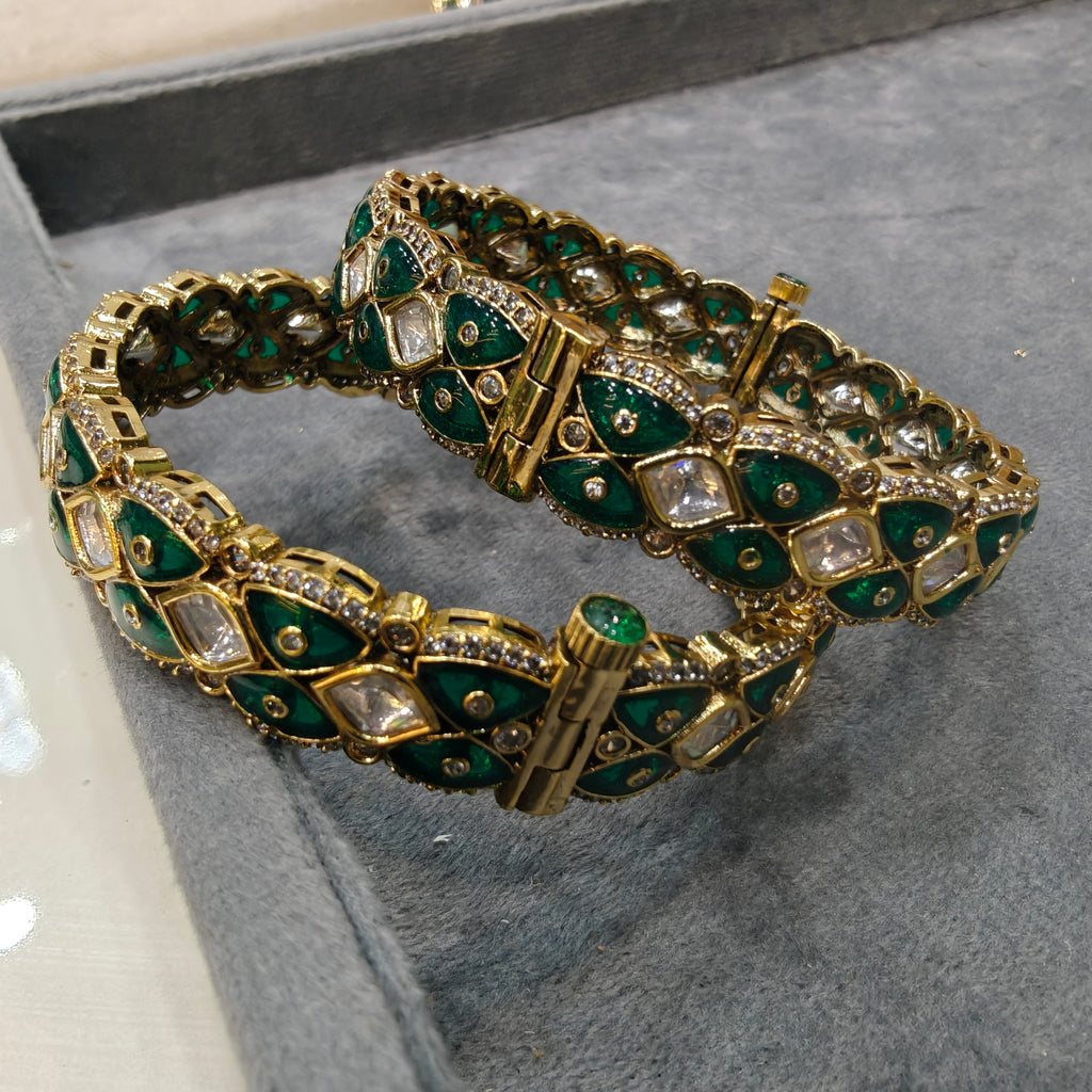 Sharvie epoxy openable Bangle- Green