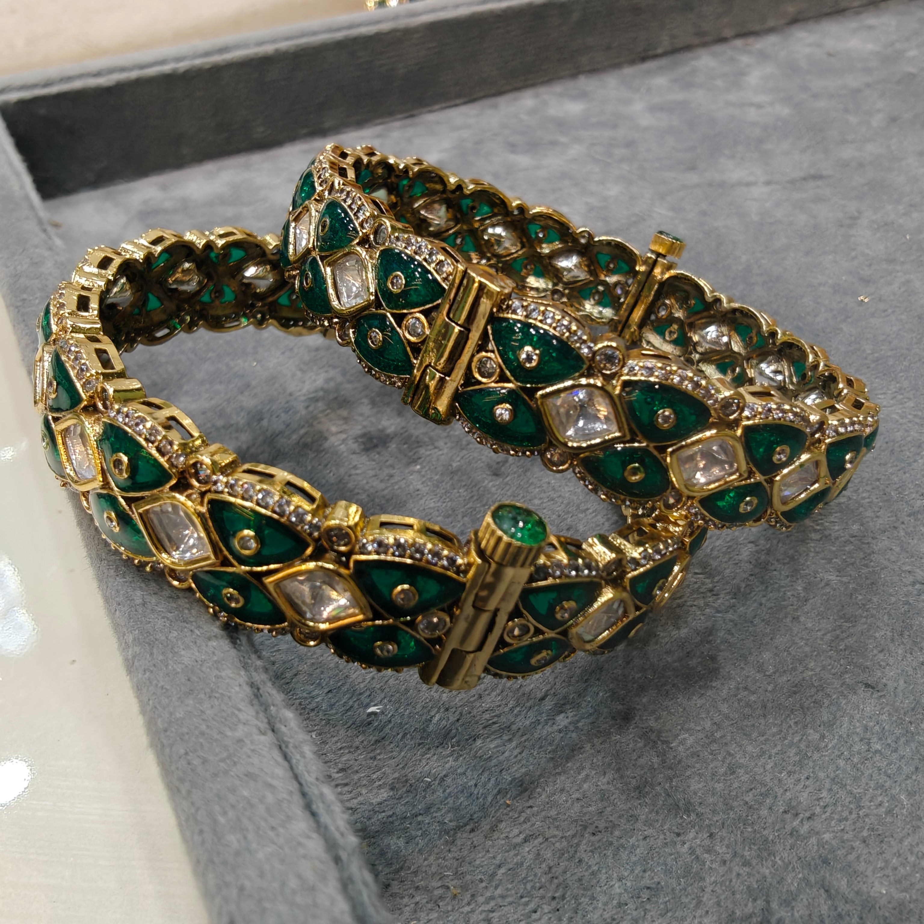 Sharvie epoxy openable Bangle- Green