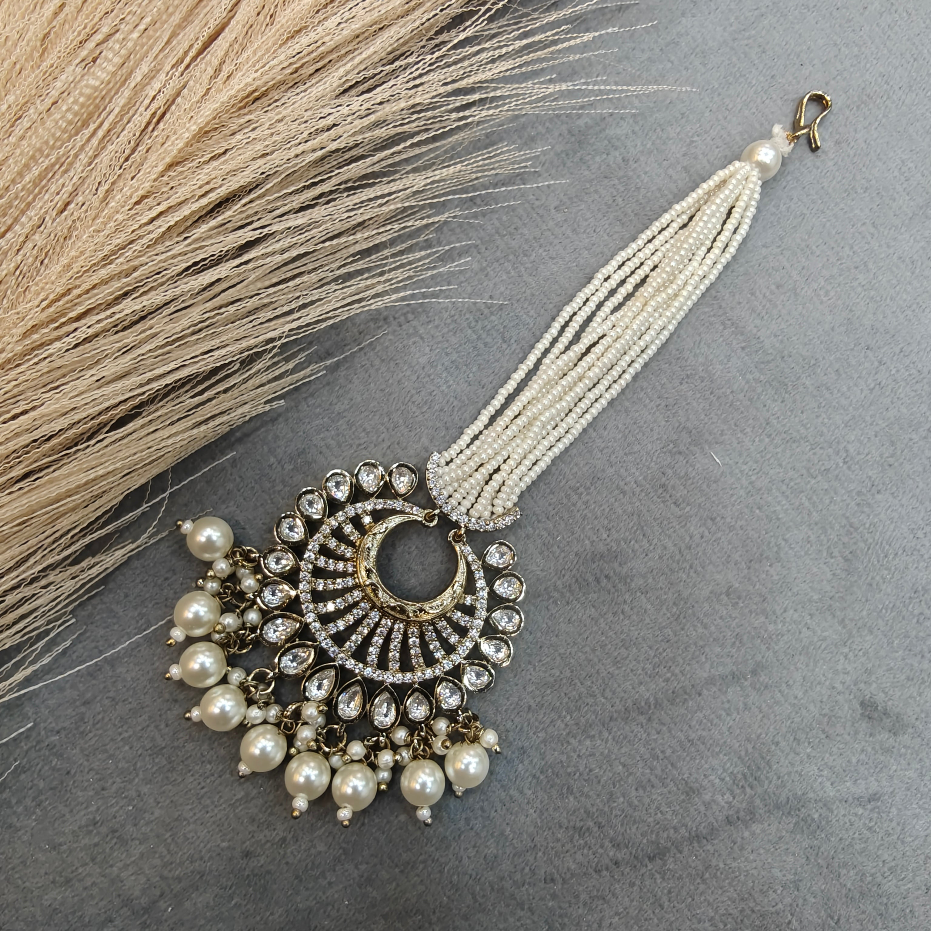 Hydro Polki Mangtikka in Victorian Finish- White