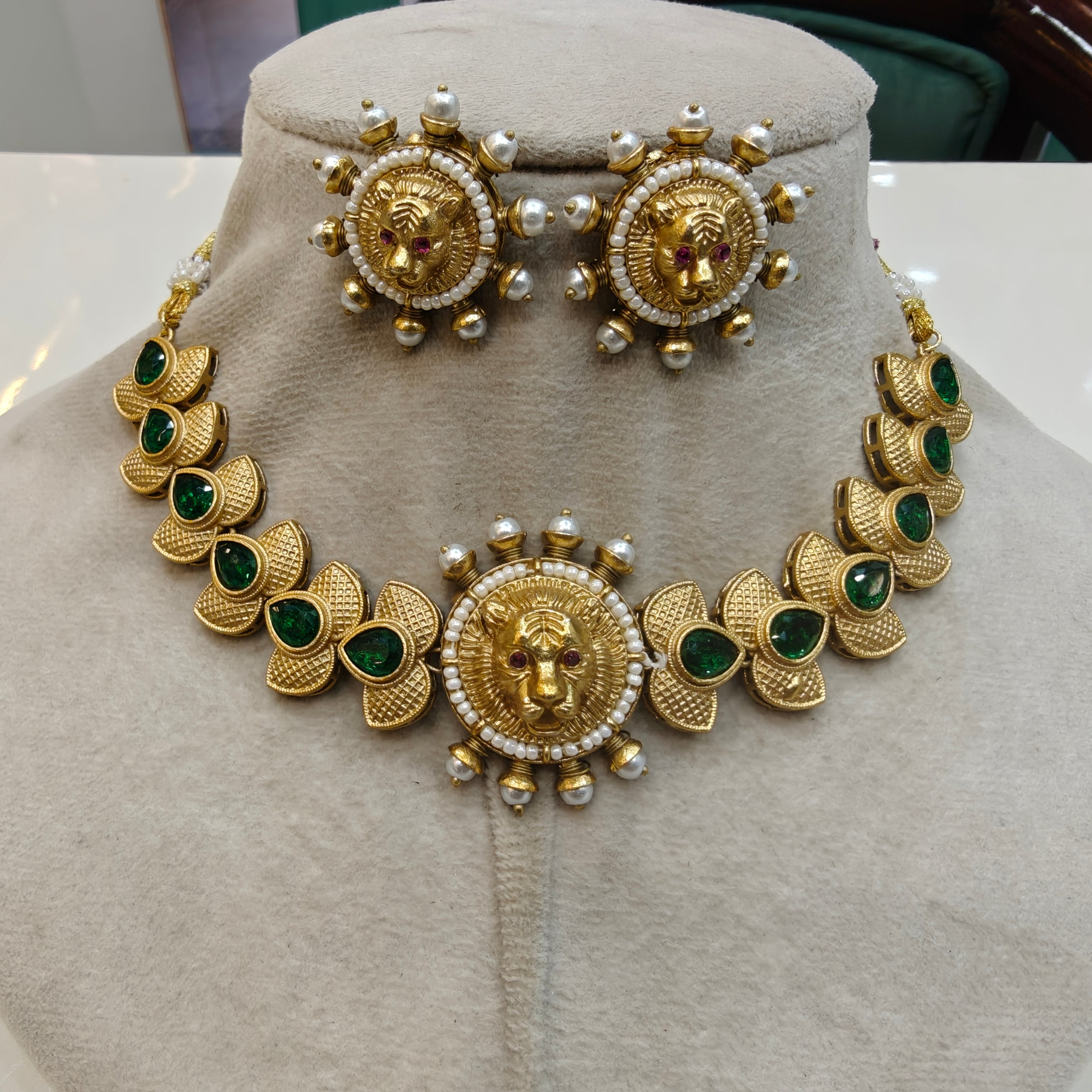 Bagh Sleek Choker Set-  Green