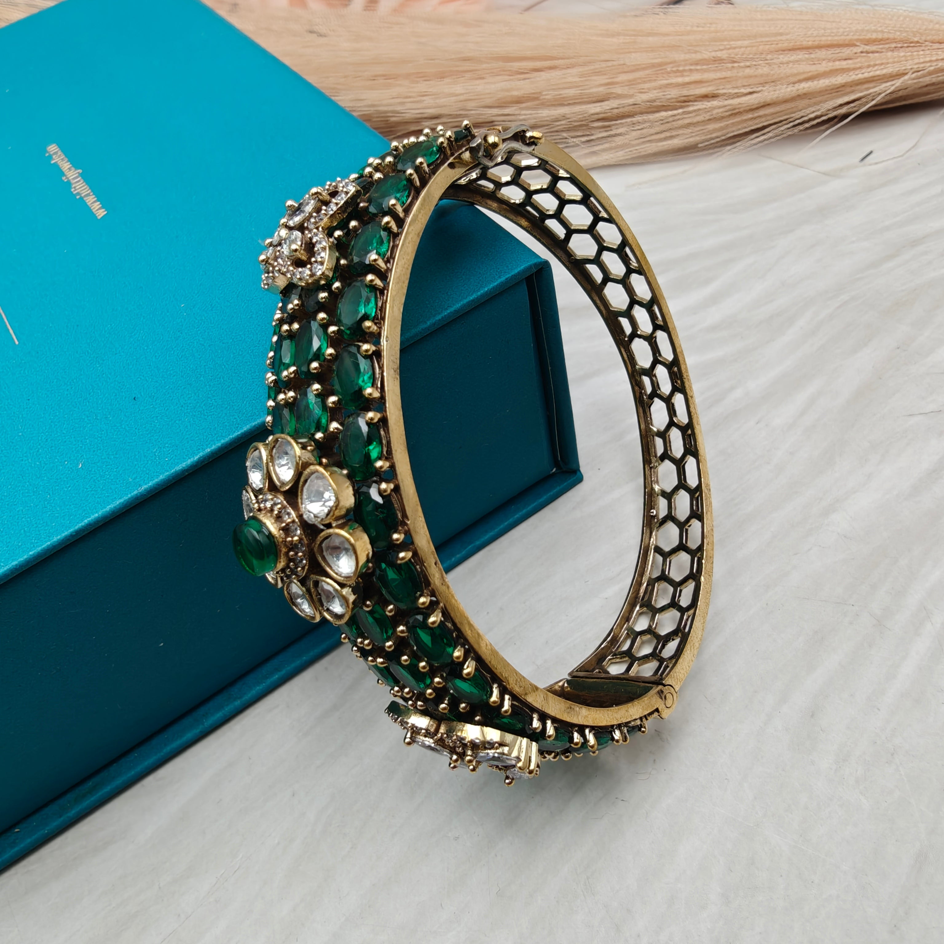 Kusum Moissanite Polki Openable Bracelet- Green