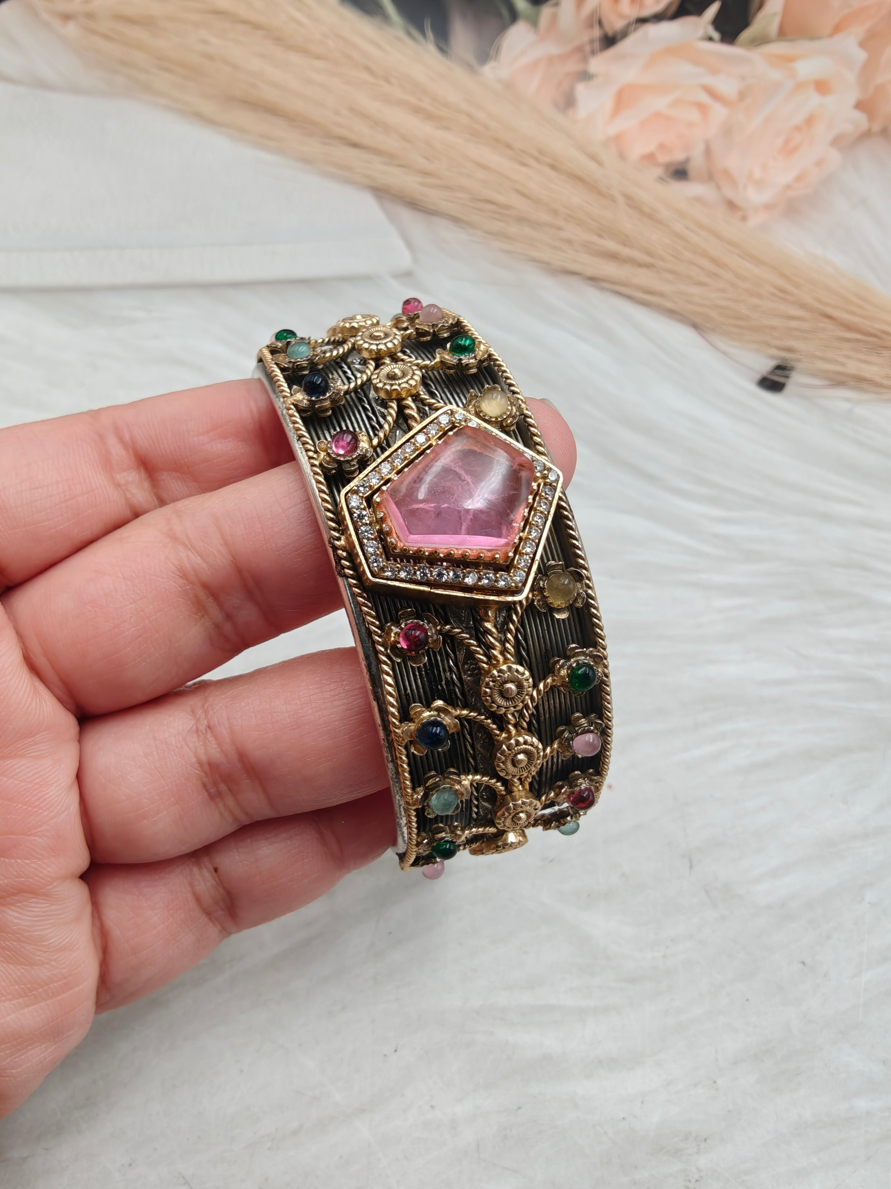 Meenakshi Dual Tone Handcrafted Doublet Handcuff- Pink