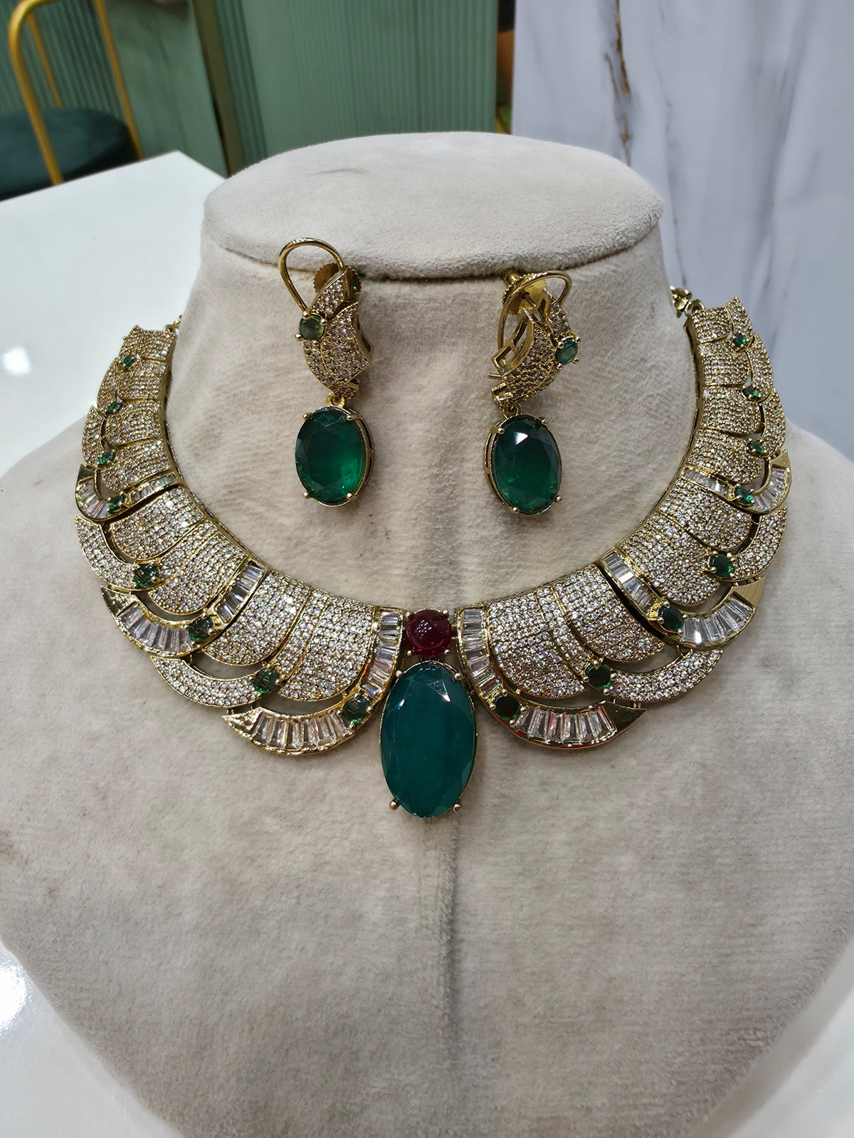 Zareen Doublet CZ Statement Necklace Set- Emerald