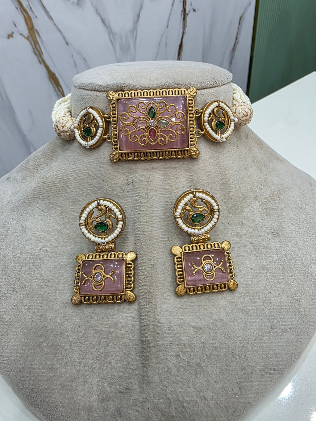 Aditi Holdali Choker Set- Pink