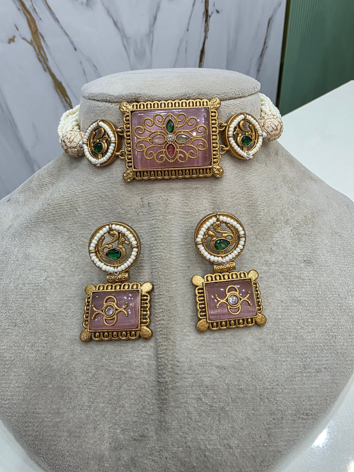 Aditi Holdali Choker Set- Pink